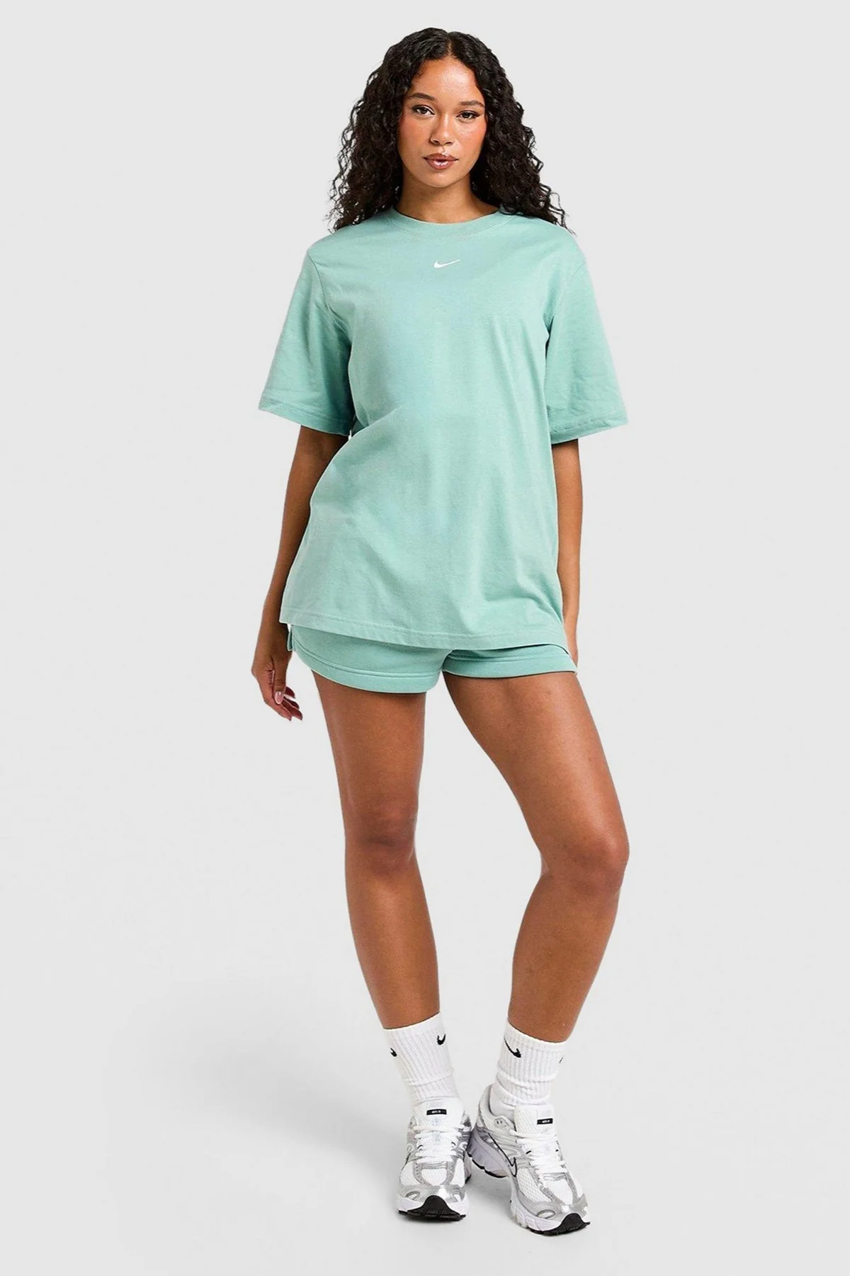 Nike Sportswear Organic Cotton Loose Fit T-shirt Kadın Nakış Swooslu Bol Kesim Tişört Yeşil Nike Sportswear Organic Cotton Loose Fit T-shirt Kadın Nakış Swooslu Bol Kesim Tişört Yeşil Fiyatı, Yorumları ve Özellikleri