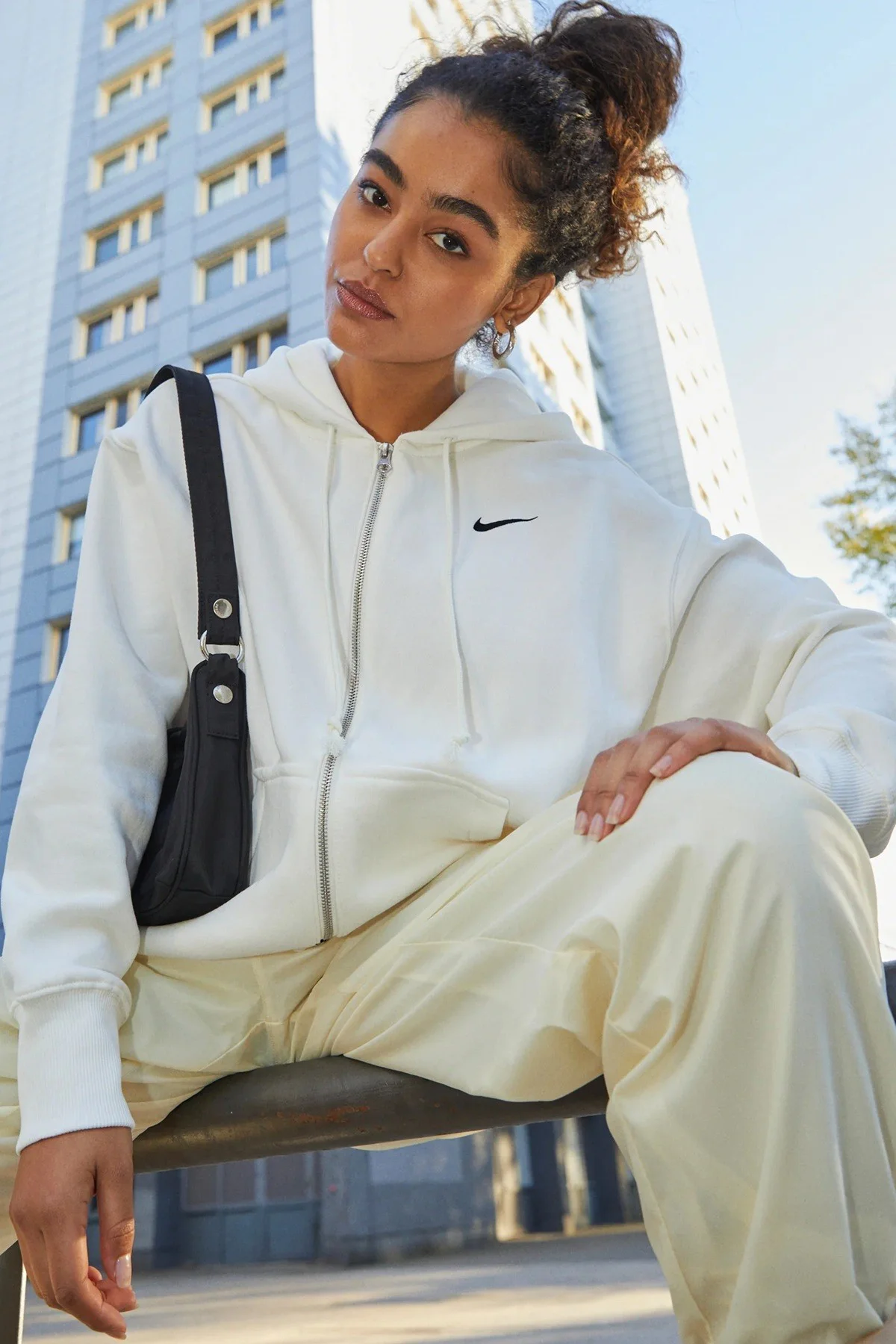 Nike Sportswear Phoenix Fleece Oversized Hoodie Full Zip Cream Bol Kesim Kapüşonlu Kadın Sweatshirt Krem Nike Sportswear Phoenix Fleece Oversized Hoodie Full Zip Cream Bol Kesim Kapüşonlu Kadın Sweatshirt Krem