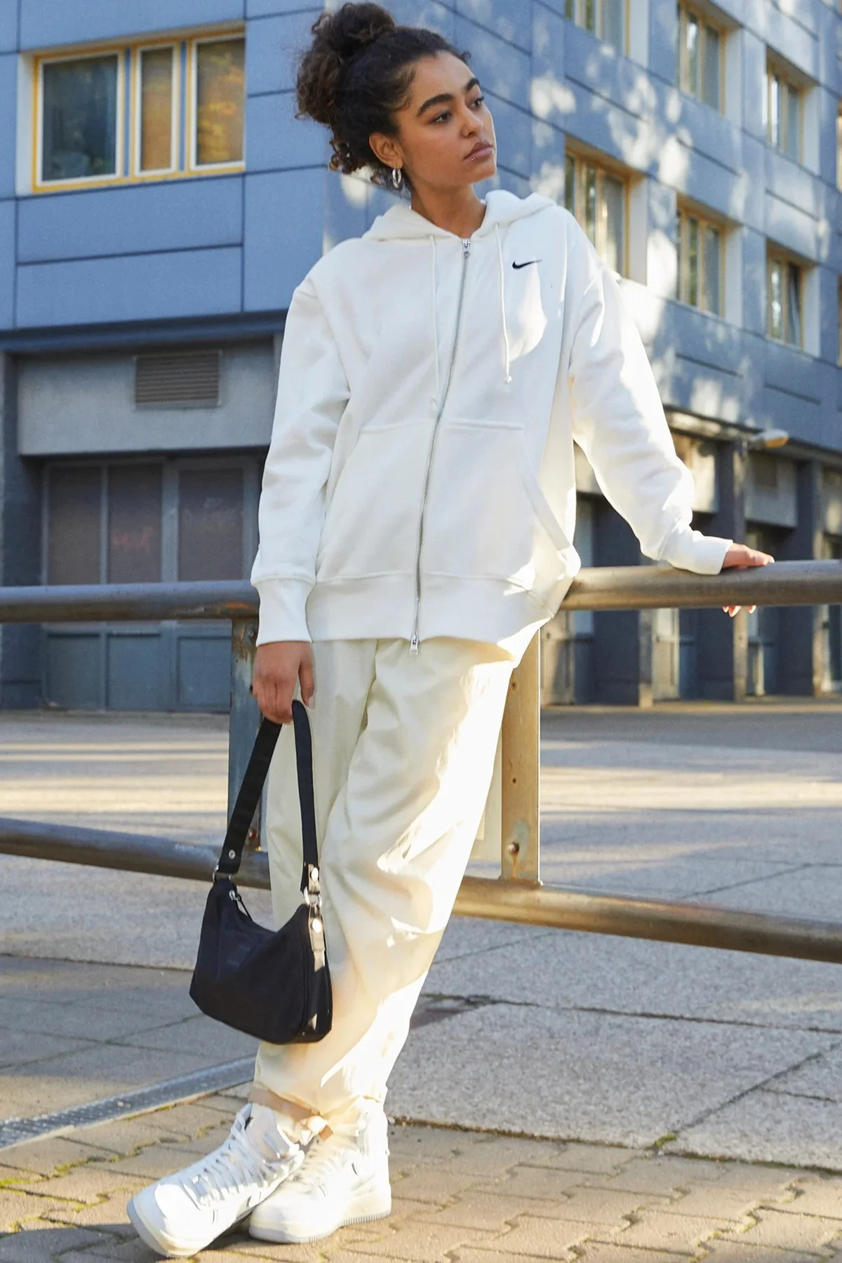 Nike Sportswear Phoenix Fleece Oversized Hoodie Full Zip Cream Bol Kesim Kapüşonlu Kadın Sweatshirt Krem Nike Sportswear Phoenix Fleece Oversized Hoodie Full Zip Cream Bol Kesim Kapüşonlu Kadın Sweatshirt Krem