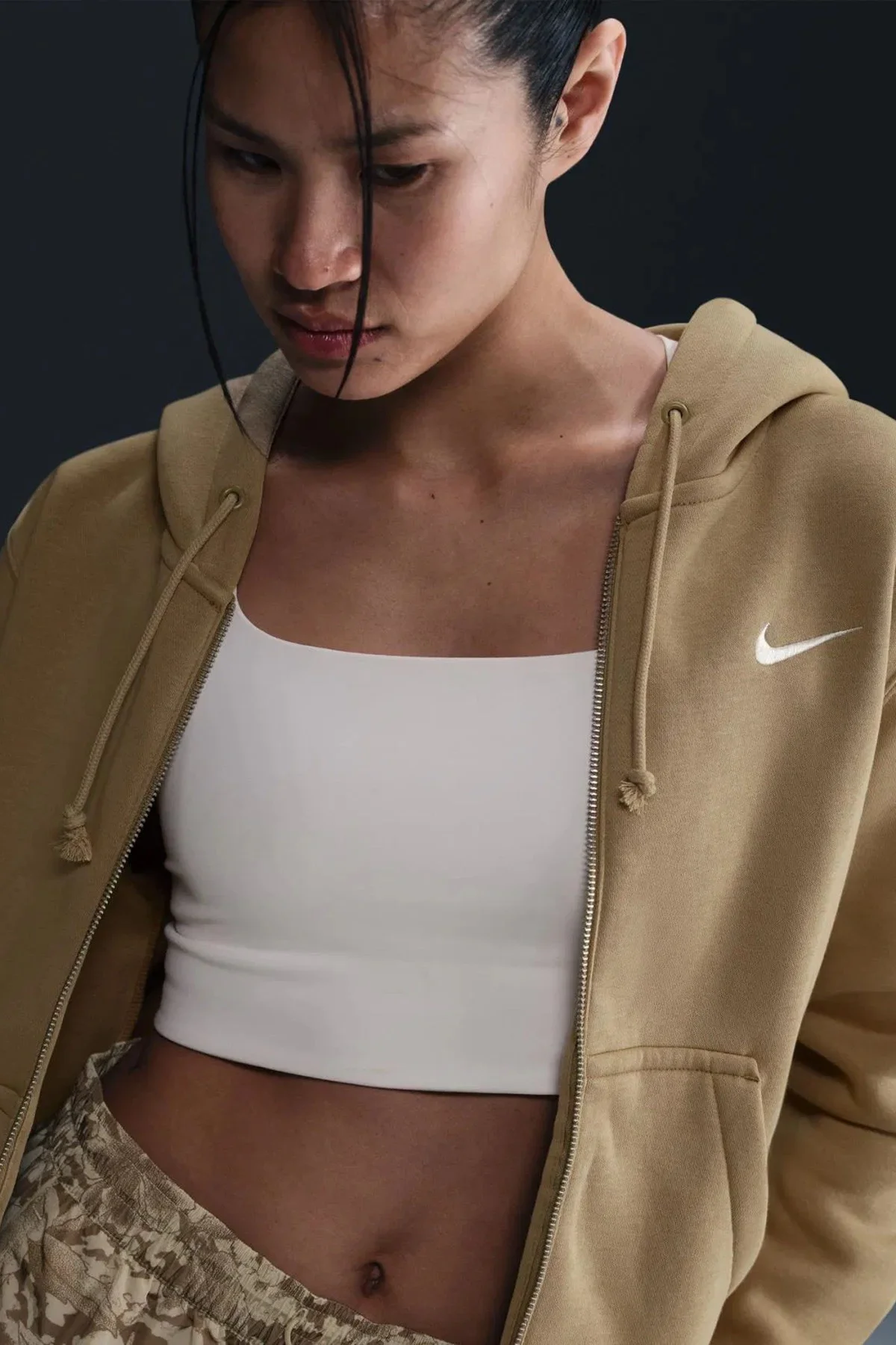 Nike Sportswear Phoenix Fleece FZ Hoodie Womens Sweatshirt Metal Fermuarlı Kapişonlu Kadın Sweatshirt Bej Nike Sportswear Phoenix Fleece FZ Hoodie Womens Sweatshirt Metal Fermuarlı Kapişonlu Kadın Sweatshirt Bej