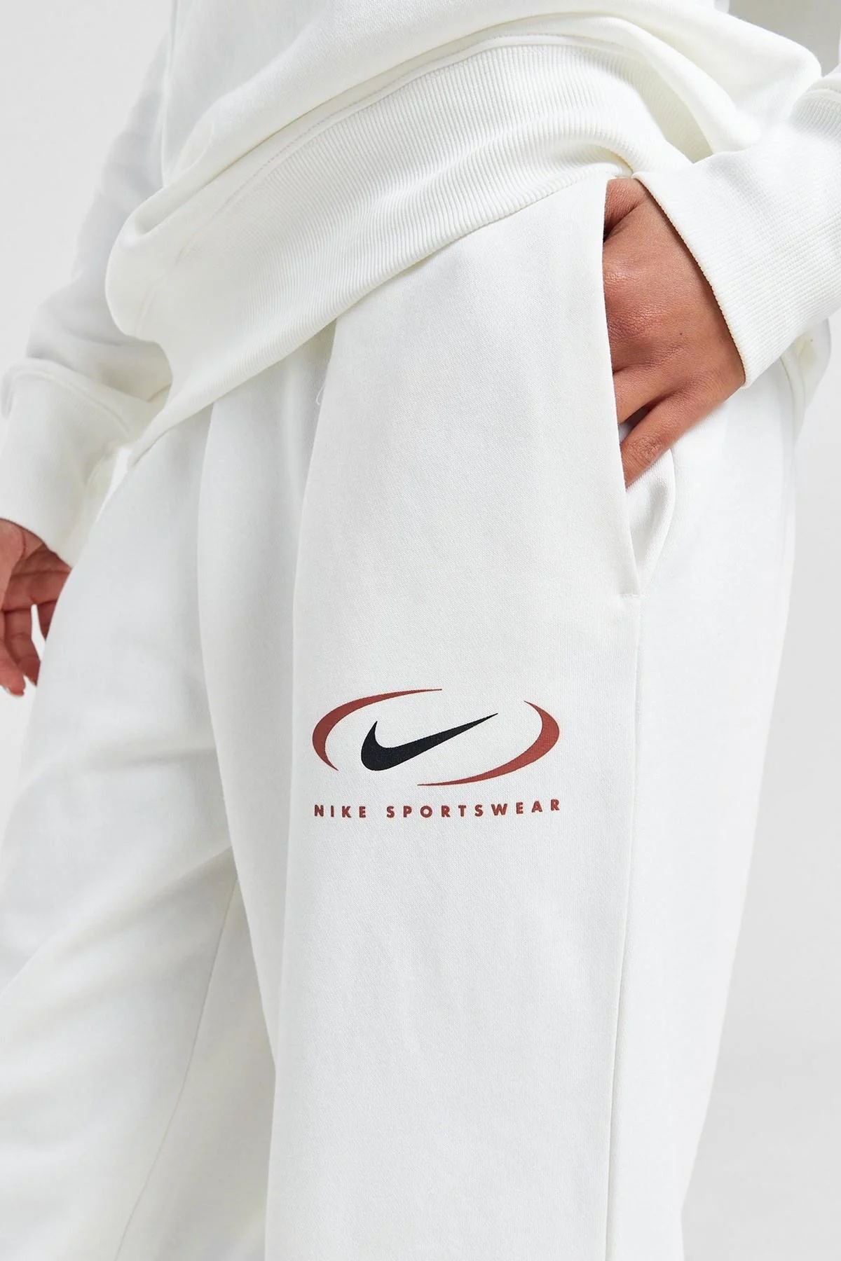 Nike Sportswear Phoenix Fleece Oversize High Rise Pants Kadın Oversize Yüksek Belli Şardonlu Eşofman Altı Beyaz Nike Sportswear Phoenix Fleece Oversize High Rise Pants Kadın Oversize Yüksek Belli Şardonlu Eşofman Altı Beyaz