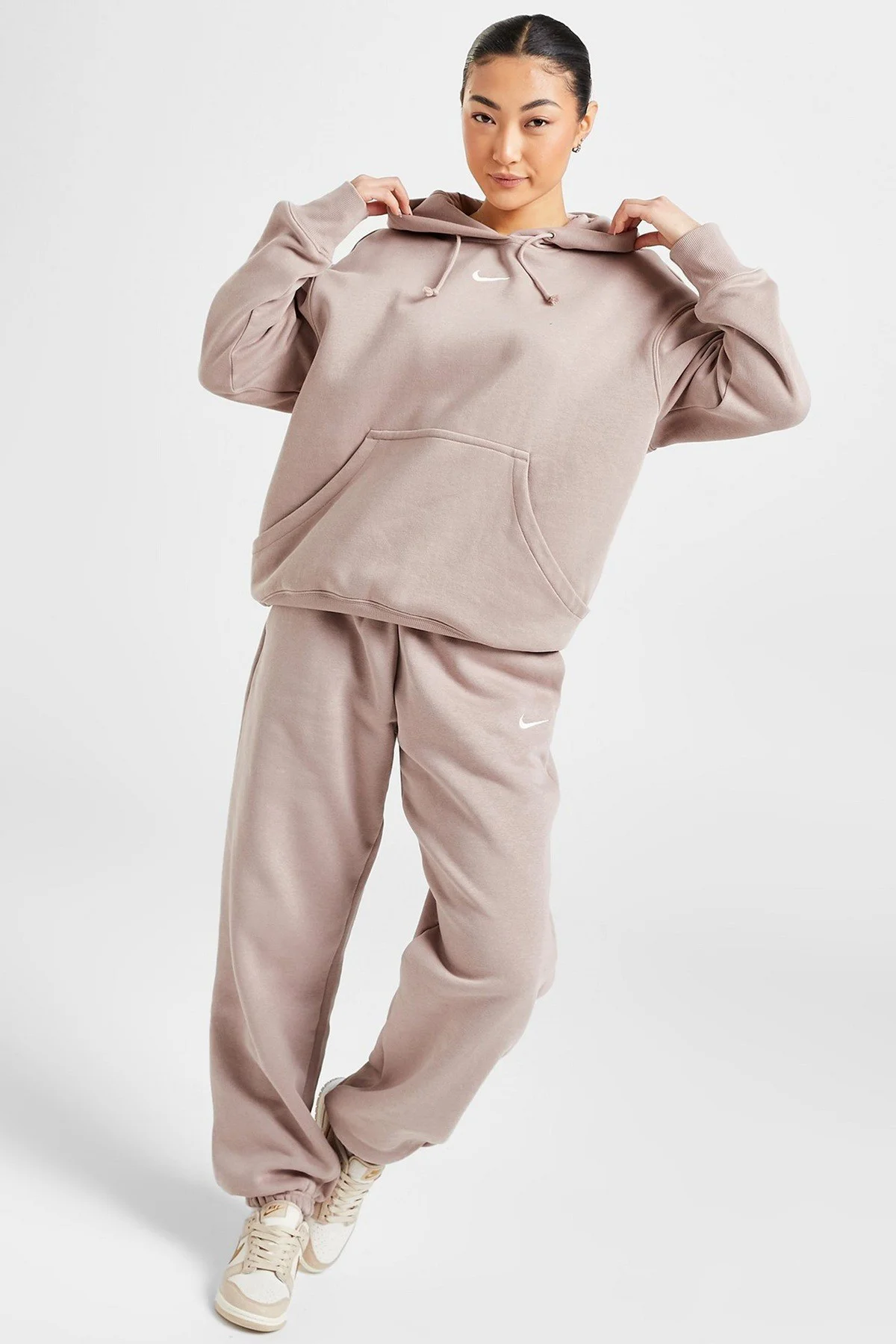 Nike Sportswear Phoenix Fleece Oversize Pullover Hoodie Kadın Kapüşonlu Bol Kesim Sweatshirt Sütlü kahve Nike Sportswear Phoenix Fleece Oversize Pullover Hoodie Kadın Kapüşonlu Bol Kesim Sweatshirt Sütlü kahve Fiyatı, Yorumları ve Özellikleri