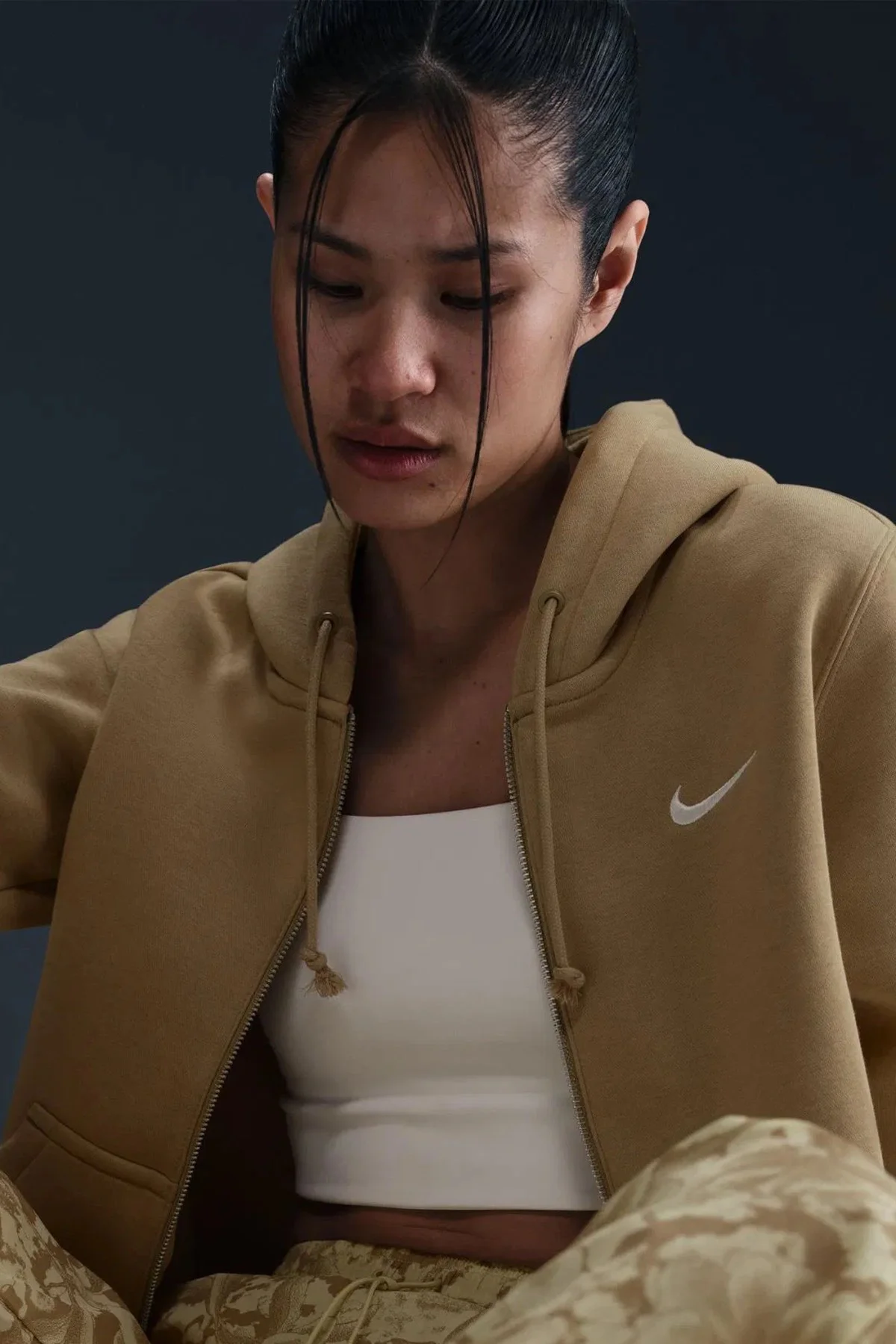 Nike Sportswear Phoenix Fleece FZ Hoodie Womens Sweatshirt Metal Fermuarlı Kapişonlu Kadın Sweatshirt Bej Nike Sportswear Phoenix Fleece FZ Hoodie Womens Sweatshirt Metal Fermuarlı Kapişonlu Kadın Sweatshirt Bej