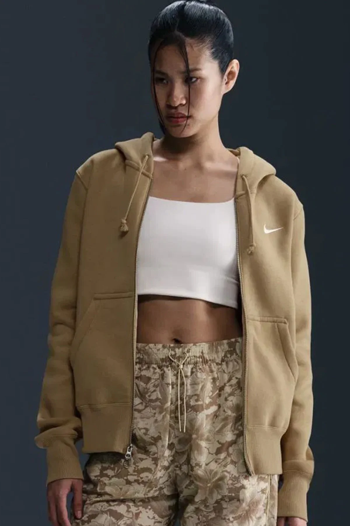 Nike Sportswear Phoenix Fleece FZ Hoodie Womens Sweatshirt Metal Fermuarlı Kapişonlu Kadın Sweatshirt Bej Nike Sportswear Phoenix Fleece FZ Hoodie Womens Sweatshirt Metal Fermuarlı Kapişonlu Kadın Sweatshirt Bej