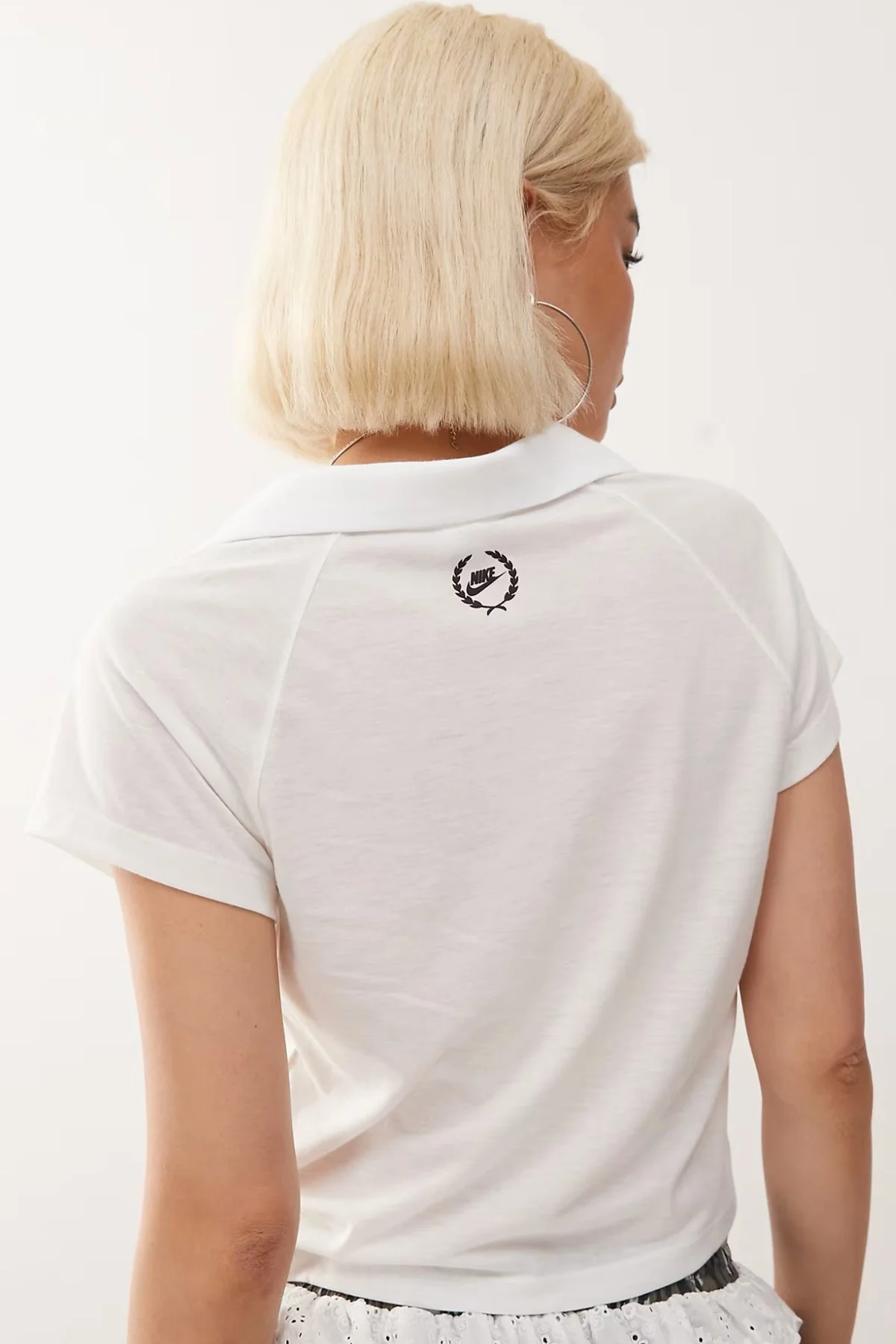 Nike Sportswear Retro Polo Slim Fit T-shirt Kadın İnce Dokulu Kısa Kesim Polo Yaka Tişört Beyaz Nike Sportswear Retro Polo Slim Fit T-shirt Kadın İnce Dokulu Kısa Kesim Polo Yaka Tişört Beyaz