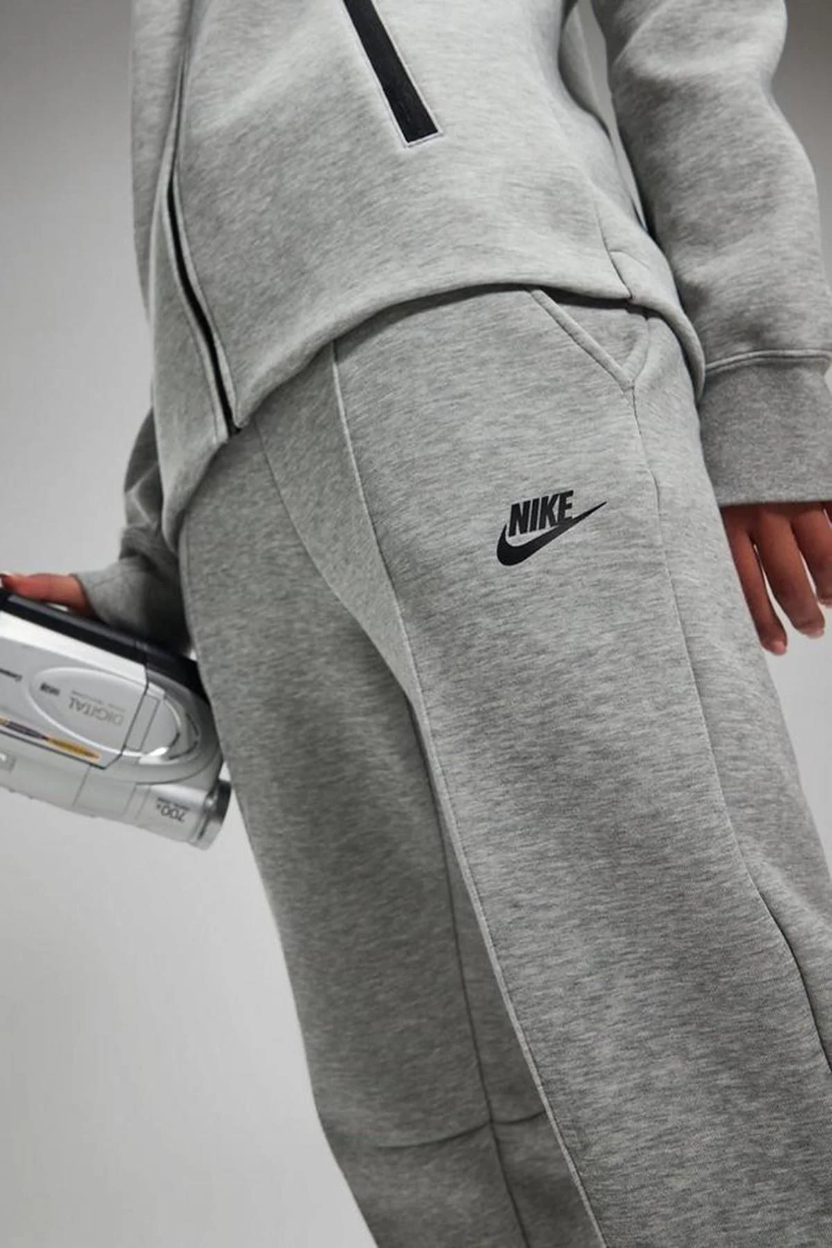 Nike Sportswear Tech Fleece Standart Fit Mid Rise Jogger Gray Kadın Eşofman Altı Gri