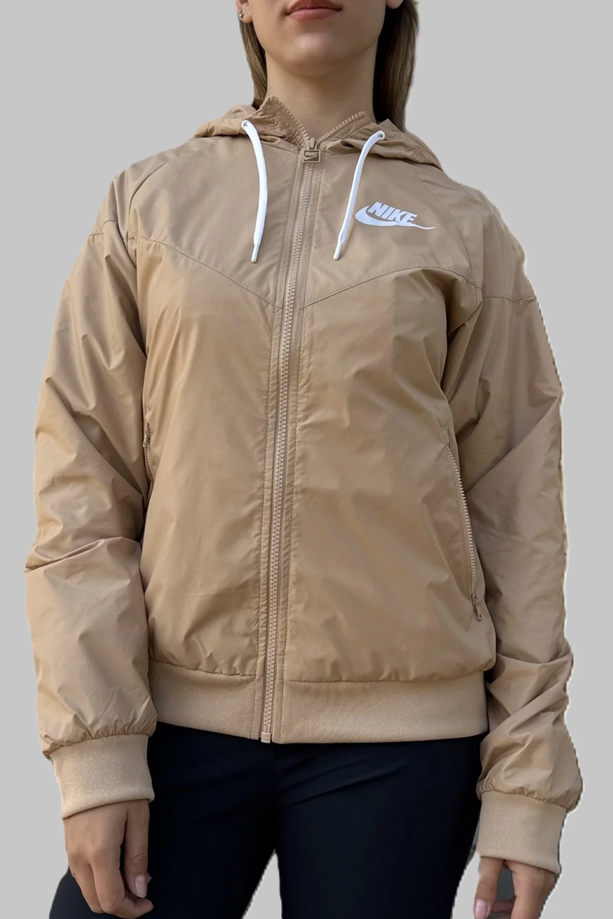 Nike Sportswear Windrunner Jacket Kadın Kapüşonlu Spor Ceket Bej Nike Sportswear Windrunner Jacket Kadın Kapüşonlu Spor Ceket Bej Fiyatı, Yorumları ve Özellikleri