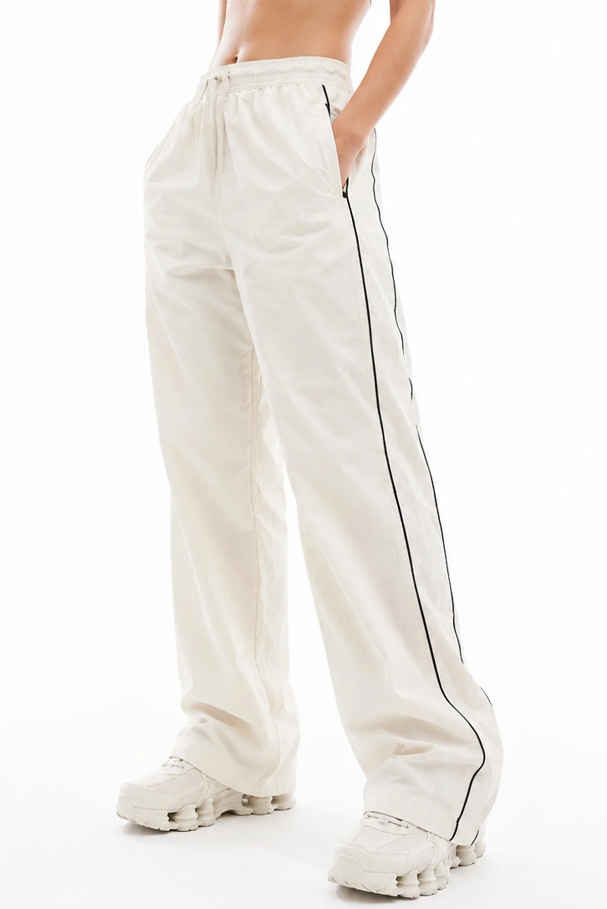 Nike Sportswear Windrunner High-Waisted Woven Open Hem Womens Cream Pant. Yüksek Bel Çıt Çıt Cepli Kadın Eşofman Altı Krem