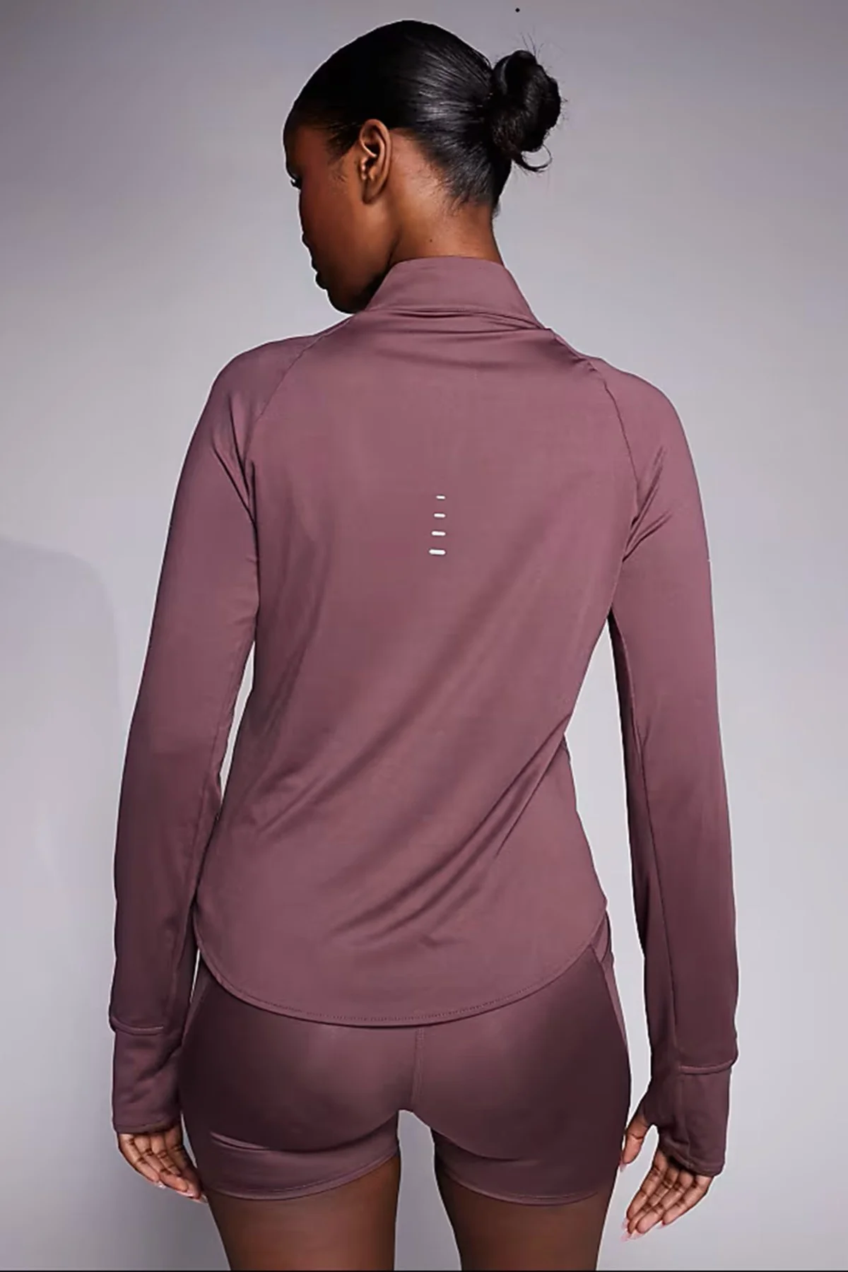 Nike Swift Dri-Fit UV HZ Top Womens Sweatshirt Çeyrek Fermuarlı Kadın Koşu Antreman Üstü Kahverengi Nike Swift Dri-Fit UV HZ Top Womens Sweatshirt Çeyrek Fermuarlı Kadın Koşu Antreman Üstü Kahverengi