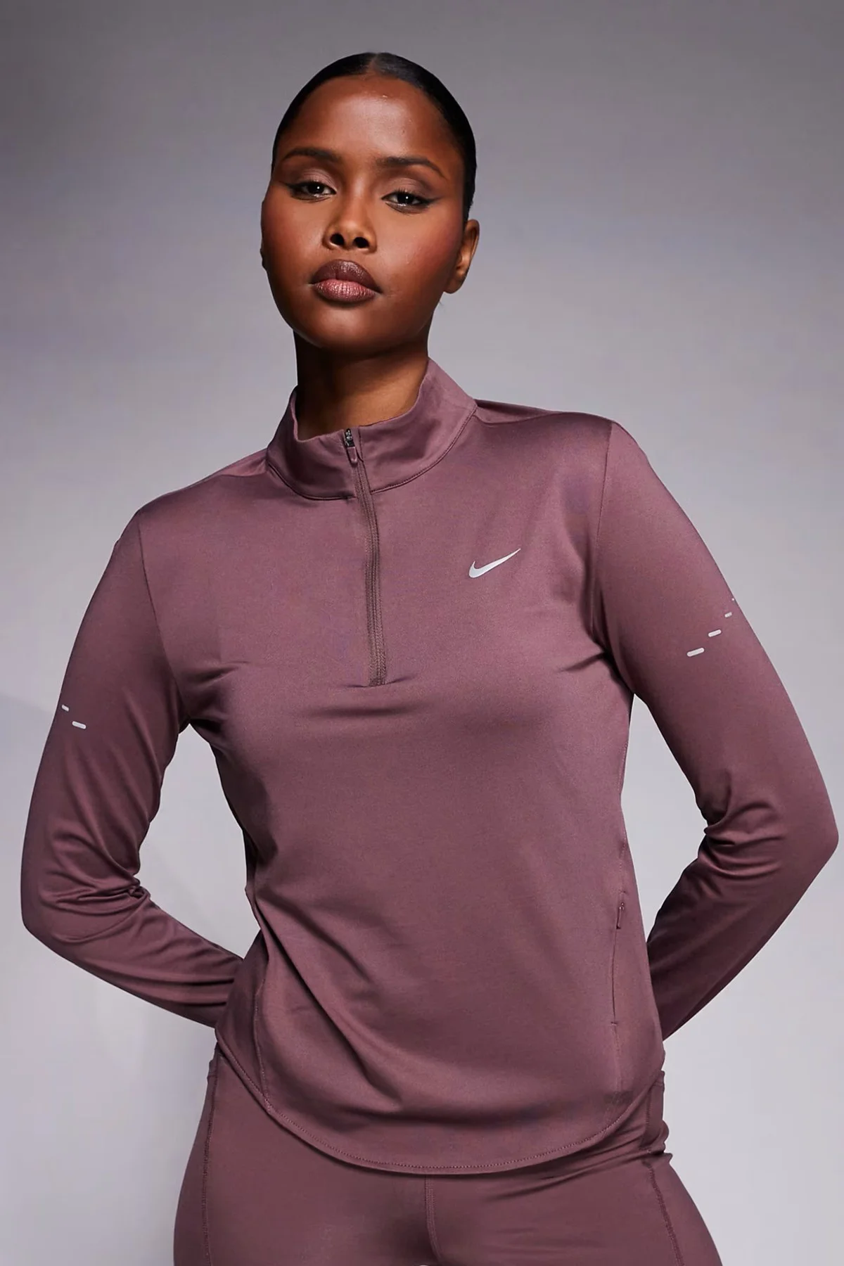 Nike Swift Dri-Fit UV HZ Top Womens Sweatshirt Çeyrek Fermuarlı Kadın Koşu Antreman Üstü Kahverengi Nike Swift Dri-Fit UV HZ Top Womens Sweatshirt Çeyrek Fermuarlı Kadın Koşu Antreman Üstü Kahverengi