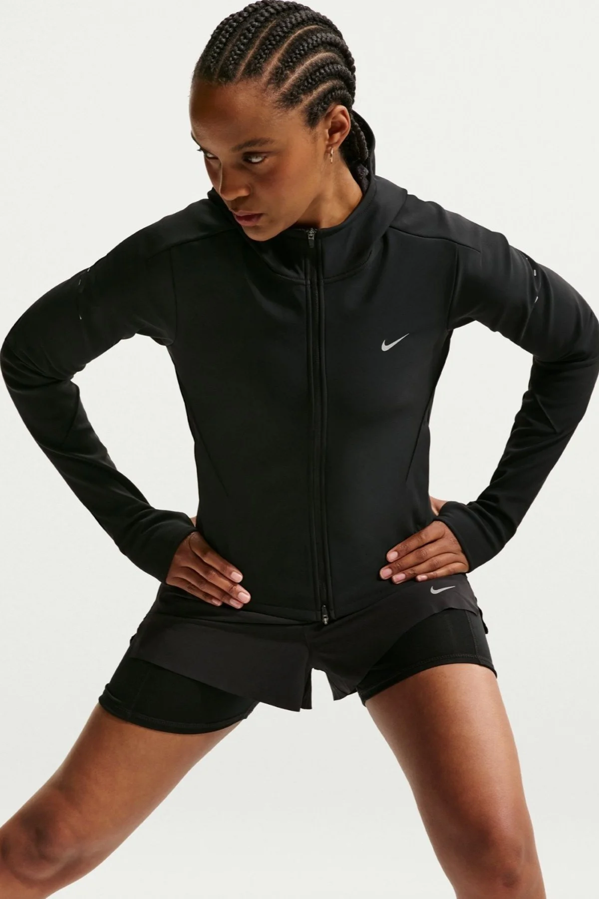 Nike Swift Therma Fit Fitted Womens Jacket Kapüşonlu Reflektörlü Su İtici Kadın Koşu Ceketi Siyah Nike Swift Therma Fit Fitted Womens Jacket Kapüşonlu Reflektörlü Su İtici Kadın Koşu Ceketi Siyah