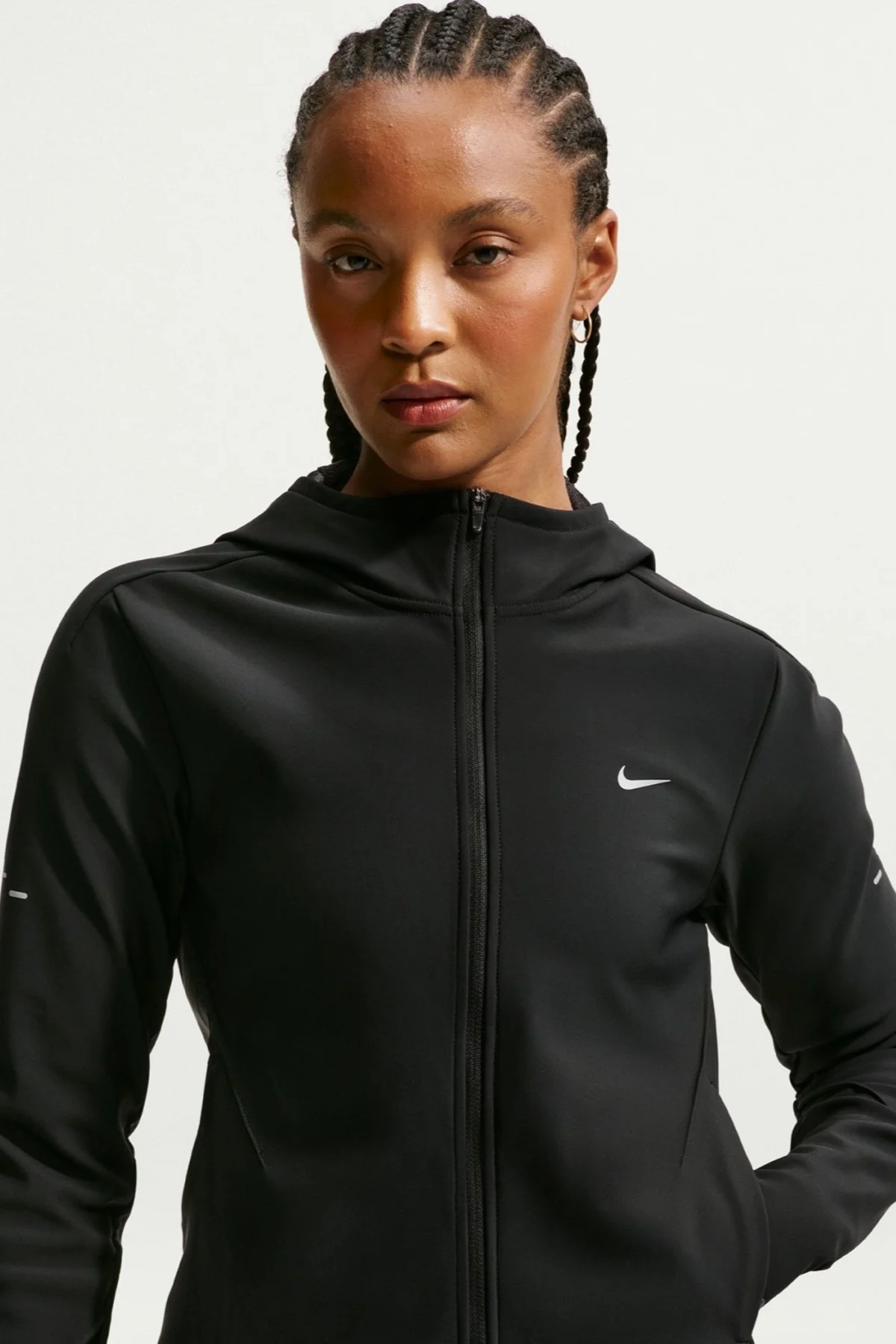 Nike Swift Therma Fit Fitted Womens Jacket Kapüşonlu Reflektörlü Su İtici Kadın Koşu Ceketi Siyah Nike Swift Therma Fit Fitted Womens Jacket Kapüşonlu Reflektörlü Su İtici Kadın Koşu Ceketi Siyah