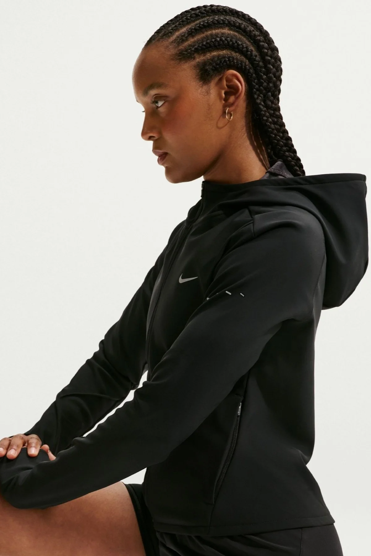 Nike Swift Therma Fit Fitted Womens Jacket Kapüşonlu Reflektörlü Su İtici Kadın Koşu Ceketi Siyah Nike Swift Therma Fit Fitted Womens Jacket Kapüşonlu Reflektörlü Su İtici Kadın Koşu Ceketi Siyah