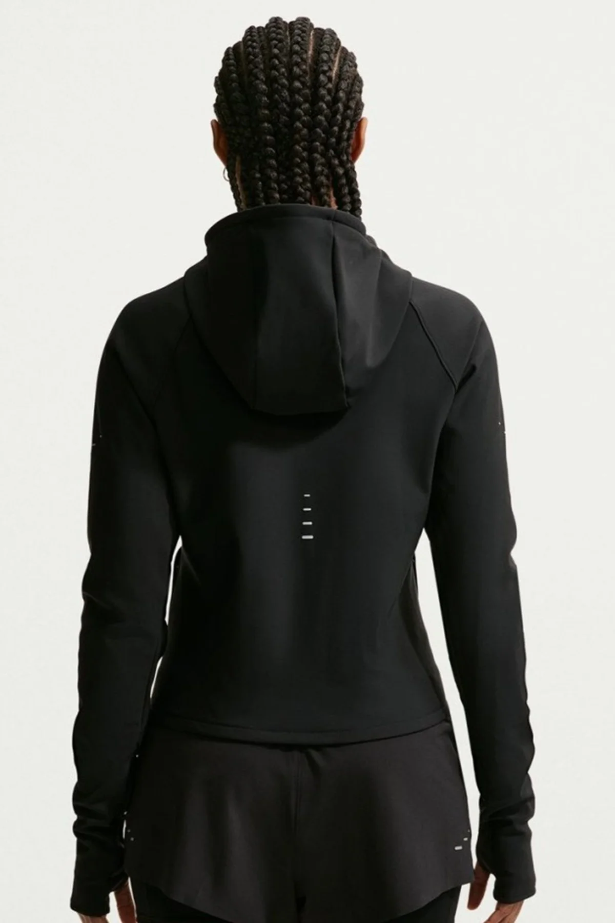 Nike Swift Therma Fit Fitted Womens Jacket Kapüşonlu Reflektörlü Su İtici Kadın Koşu Ceketi Siyah Nike Swift Therma Fit Fitted Womens Jacket Kapüşonlu Reflektörlü Su İtici Kadın Koşu Ceketi Siyah
