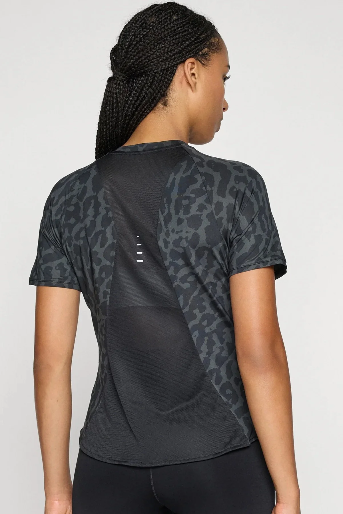 Nike Swift Women's Dri-Fit Short-Sleeve Running Top Kadın Reflektörlü Koşu Tişörtü Siyah