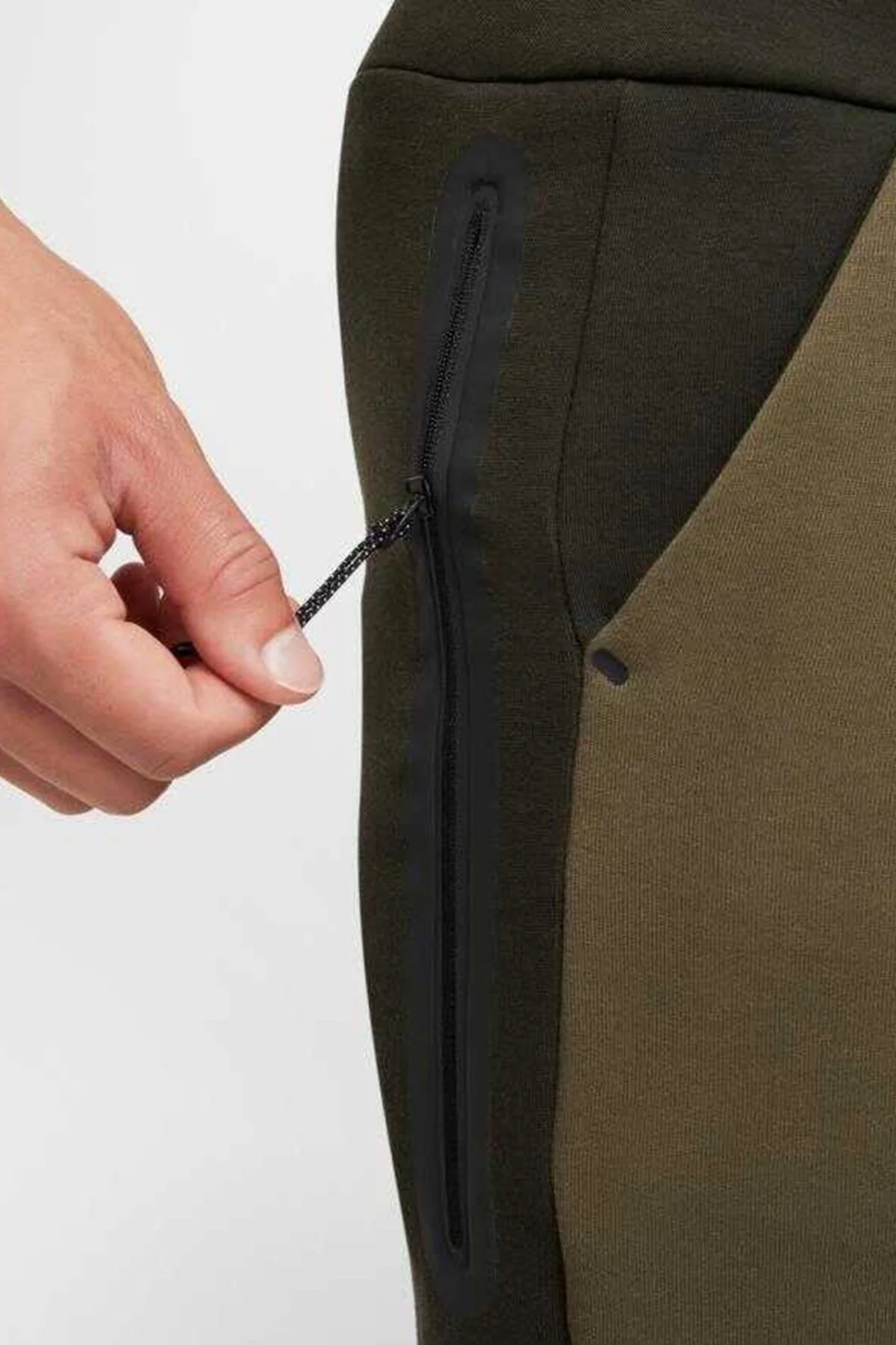 Nike Tech Fleece Slim Fit Men’s Track Jogger Pants Erkek Dar Kesim Eşofman Altı Haki Nike Tech Fleece Slim Fit Men’s Track Jogger Pants Erkek Dar Kesim Eşofman Altı Haki