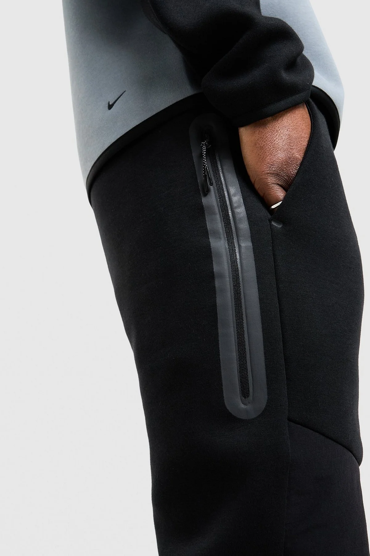 Nike Tech Mix Jogger Mens Pant.Dar Kesim Erkek Eşofman Altı Siyah Nike Tech Mix Jogger Mens Pant.Dar Kesim Erkek Eşofman Altı Siyah