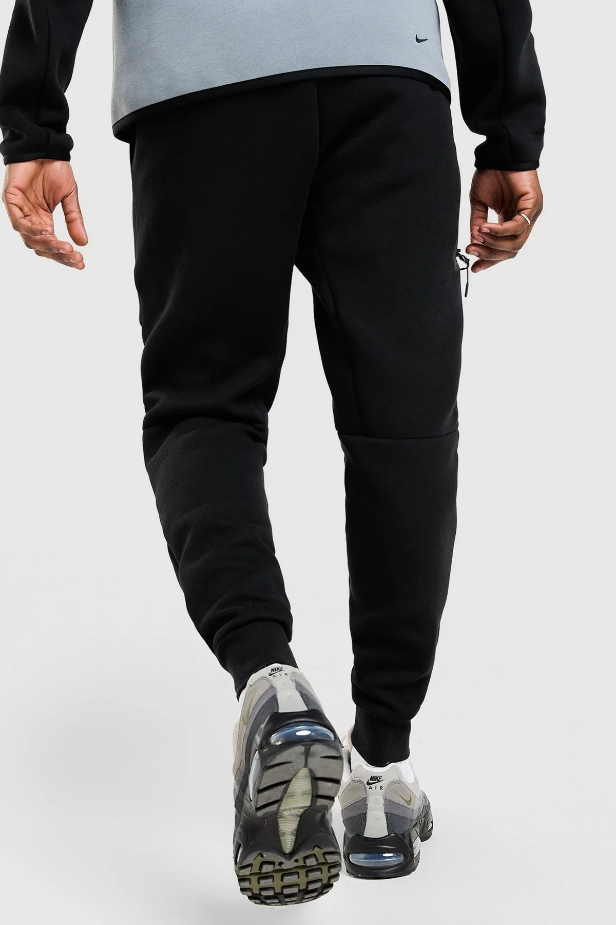 Nike Tech Mix Jogger Mens Pant.Dar Kesim Erkek Eşofman Altı Siyah Nike Tech Mix Jogger Mens Pant.Dar Kesim Erkek Eşofman Altı Siyah
