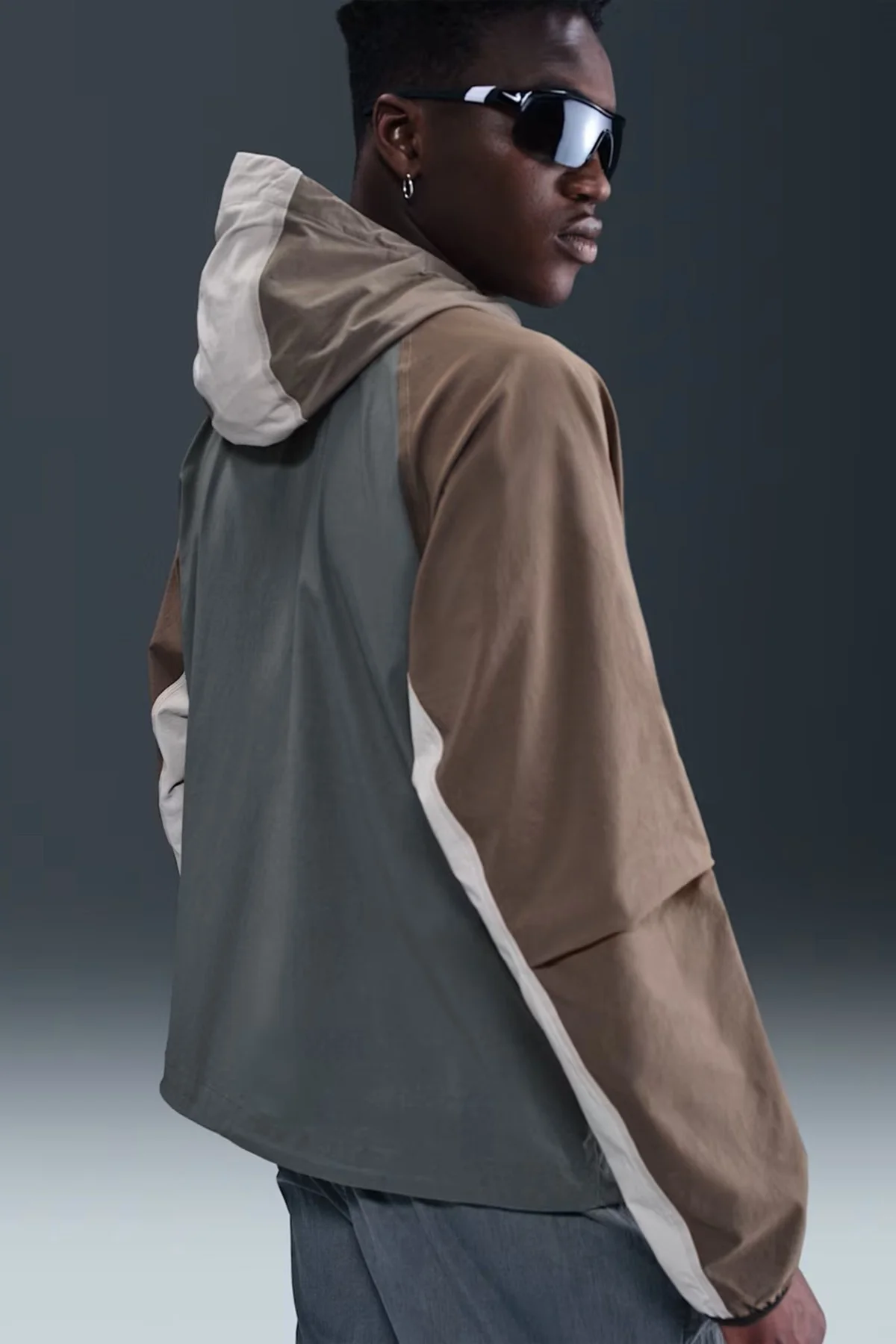 Nike Tech Windrunner Woven Full Zip Loose Fit Jacket Erkek Bol Kesim Paraşüt Kumaş Kapüşonlu Ceket Antrasit Kahverengi Nike Tech Windrunner Woven Full Zip Loose Fit Jacket Erkek Bol Kesim Paraşüt Kumaş Kapüşonlu Ceket Antrasit Kahverengi