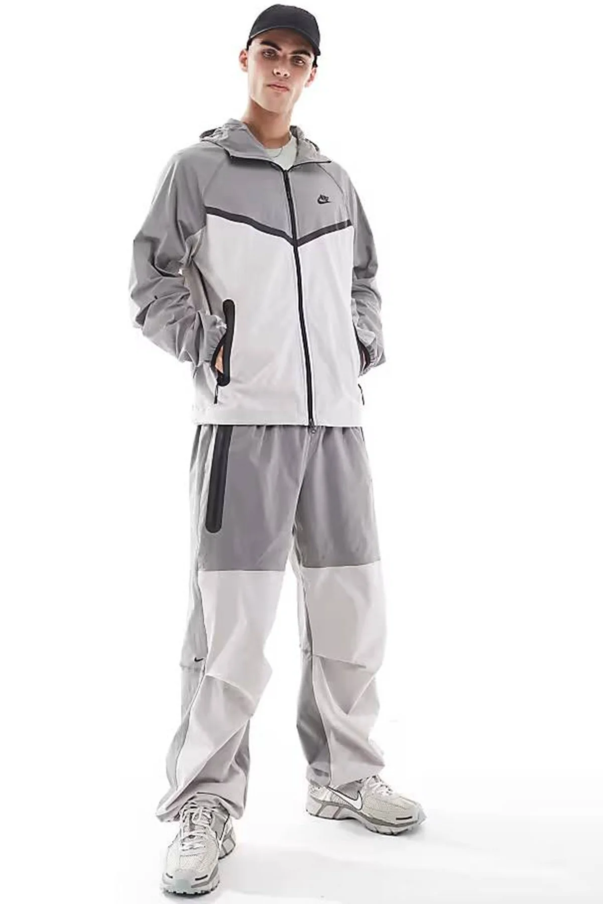 Nike Tech Windrunner Woven Full Zip Loose Fit Jacket Erkek Bol Kesim Paraşüt Kumaş Kapüşonlu Ceket Gri Nike Tech Windrunner Woven Full Zip Loose Fit Jacket Erkek Bol Kesim Paraşüt Kumaş Kapüşonlu Ceket Gri