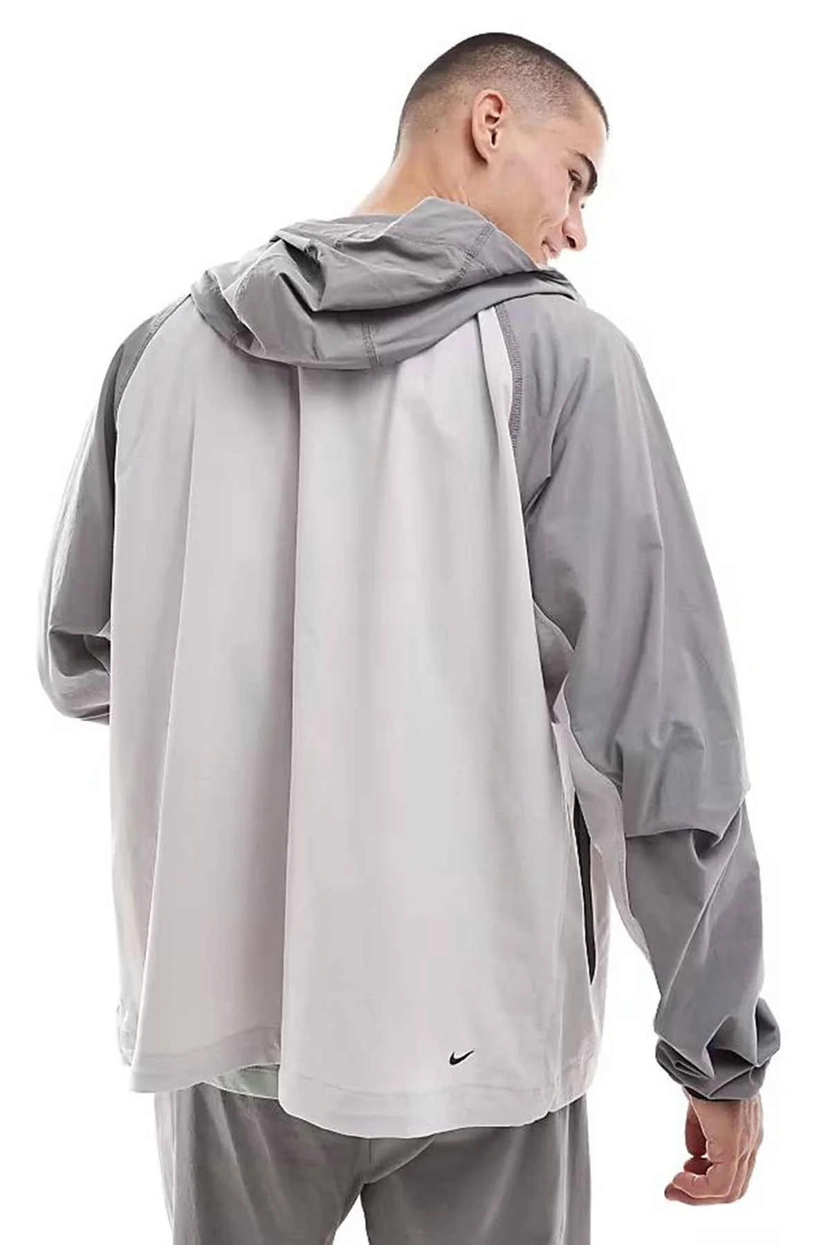 Nike Tech Windrunner Woven Full Zip Loose Fit Jacket Erkek Bol Kesim Paraşüt Kumaş Kapüşonlu Ceket Gri Nike Tech Windrunner Woven Full Zip Loose Fit Jacket Erkek Bol Kesim Paraşüt Kumaş Kapüşonlu Ceket Gri