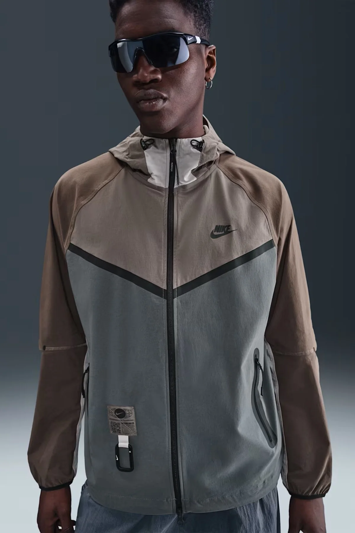 Nike Tech Windrunner Woven Full Zip Loose Fit Jacket Erkek Bol Kesim Paraşüt Kumaş Kapüşonlu Ceket Antrasit Kahverengi Nike Tech Windrunner Woven Full Zip Loose Fit Jacket Erkek Bol Kesim Paraşüt Kumaş Kapüşonlu Ceket Antrasit Kahverengi