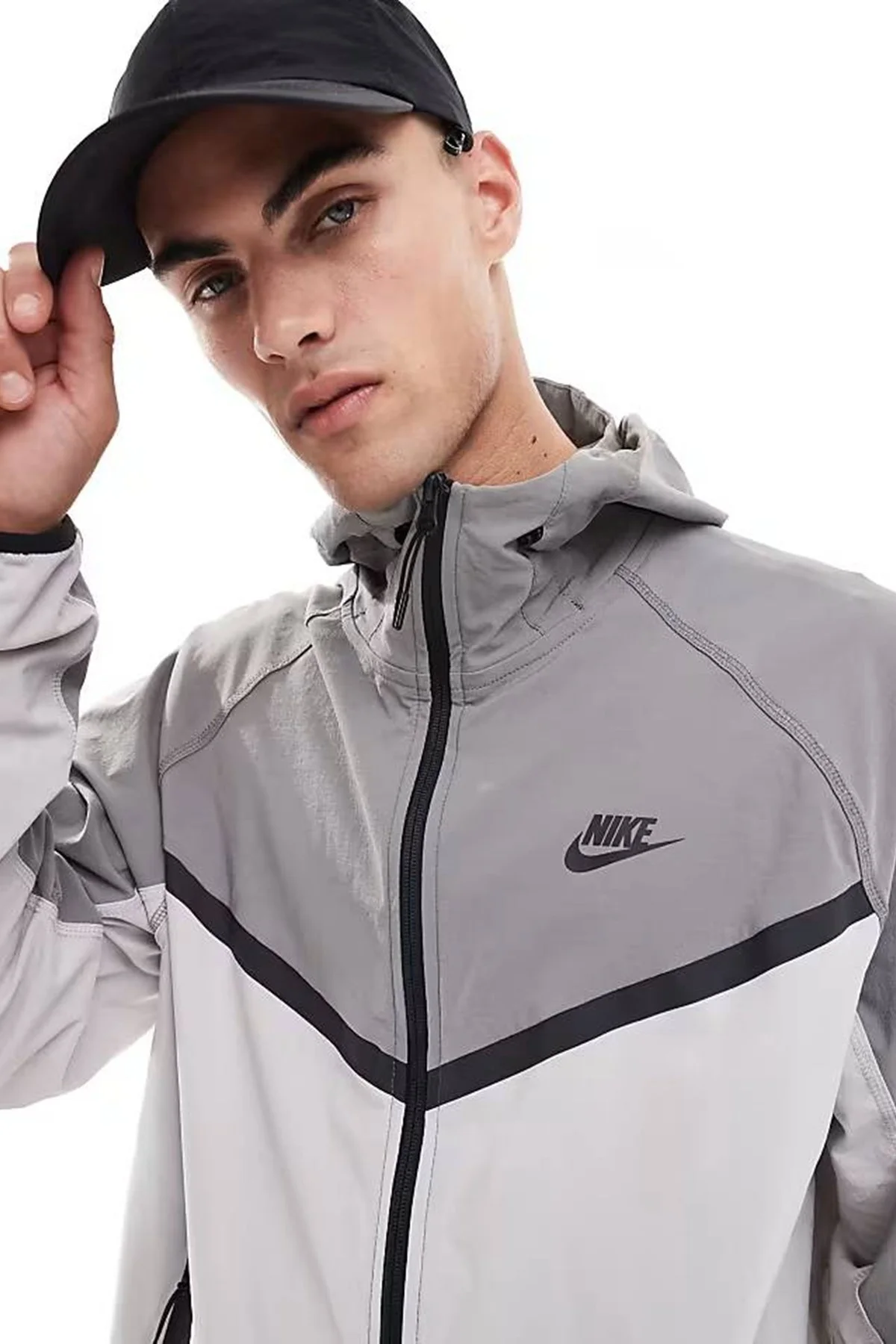 Nike Tech Windrunner Woven Full Zip Loose Fit Jacket Erkek Bol Kesim Paraşüt Kumaş Kapüşonlu Ceket Gri Nike Tech Windrunner Woven Full Zip Loose Fit Jacket Erkek Bol Kesim Paraşüt Kumaş Kapüşonlu Ceket Gri