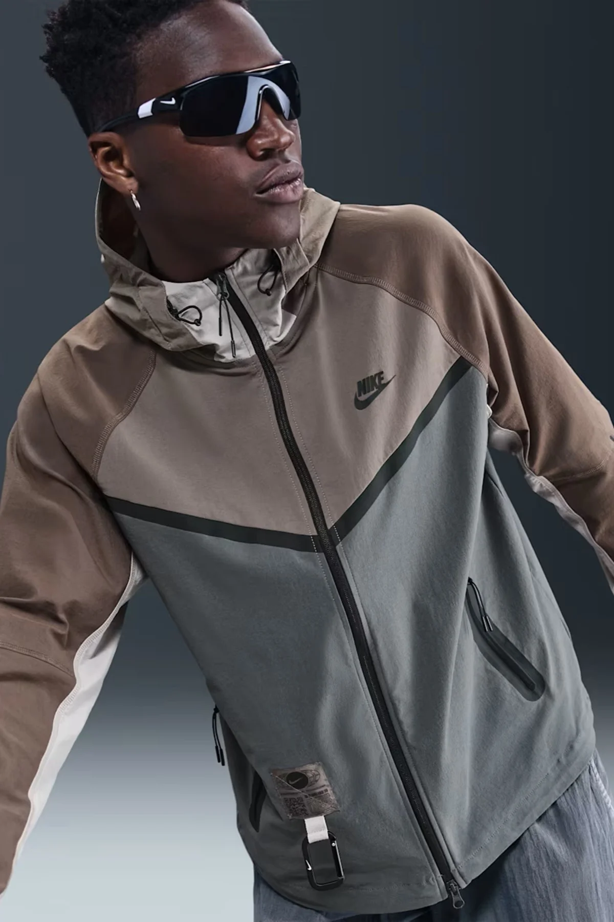 Nike Tech Windrunner Woven Full Zip Loose Fit Jacket Erkek Bol Kesim Paraşüt Kumaş Kapüşonlu Ceket Antrasit Kahverengi Nike Tech Windrunner Woven Full Zip Loose Fit Jacket Erkek Bol Kesim Paraşüt Kumaş Kapüşonlu Ceket Antrasit Kahverengi