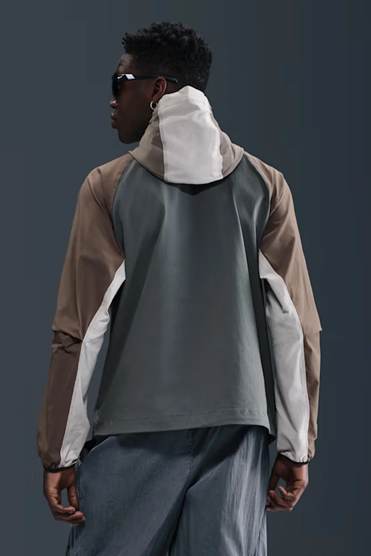 Nike Tech Windrunner Woven Full Zip Loose Fit Jacket Erkek Bol Kesim Paraşüt Kumaş Kapüşonlu Ceket Antrasit Kahverengi Nike Tech Windrunner Woven Full Zip Loose Fit Jacket Erkek Bol Kesim Paraşüt Kumaş Kapüşonlu Ceket Antrasit Kahverengi