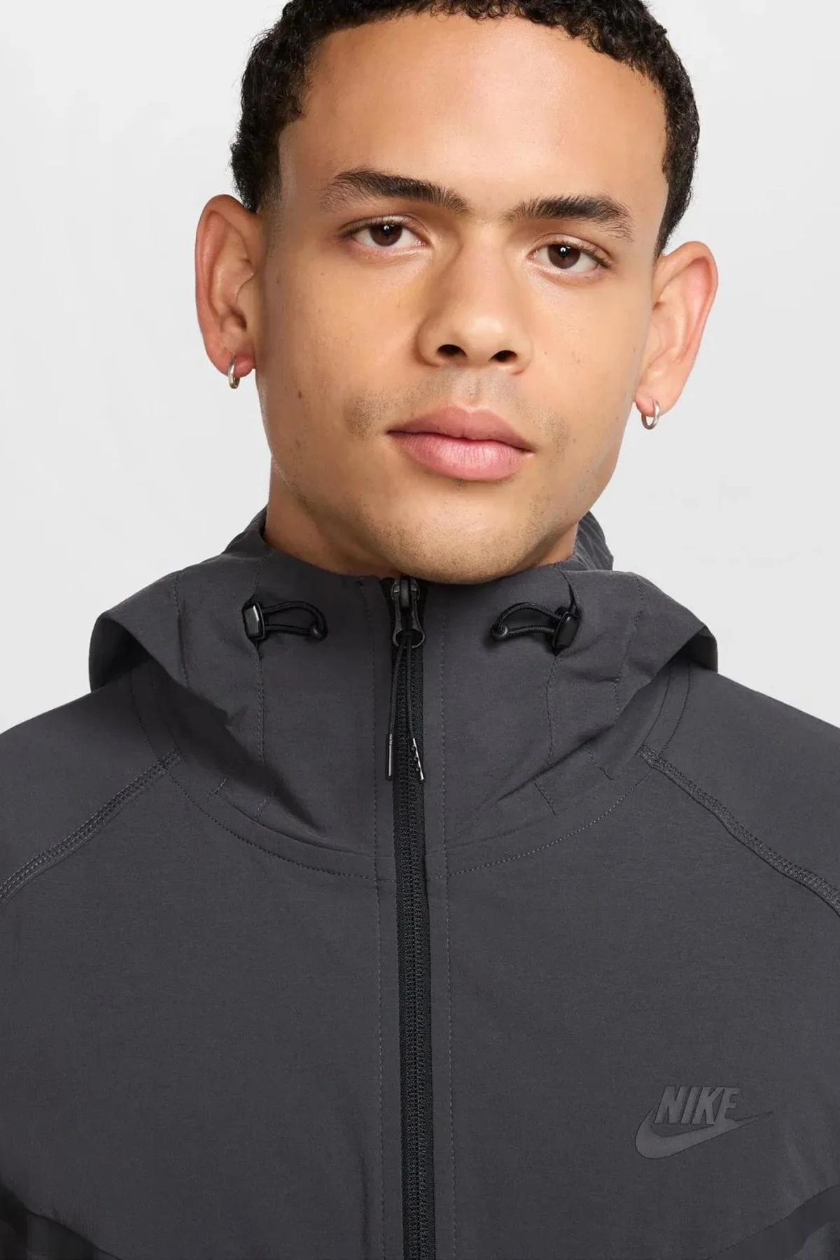 Nike Tech Woven Windrunner Full Zip Loose Fit Jacket Erkek Bol Kesim Dokuma Kapüşonlu Spor Ceket Antrasit Nike Tech Woven Windrunner Full Zip Loose Fit Jacket Erkek Bol Kesim Dokuma Kapüşonlu Spor Ceket Antrasit