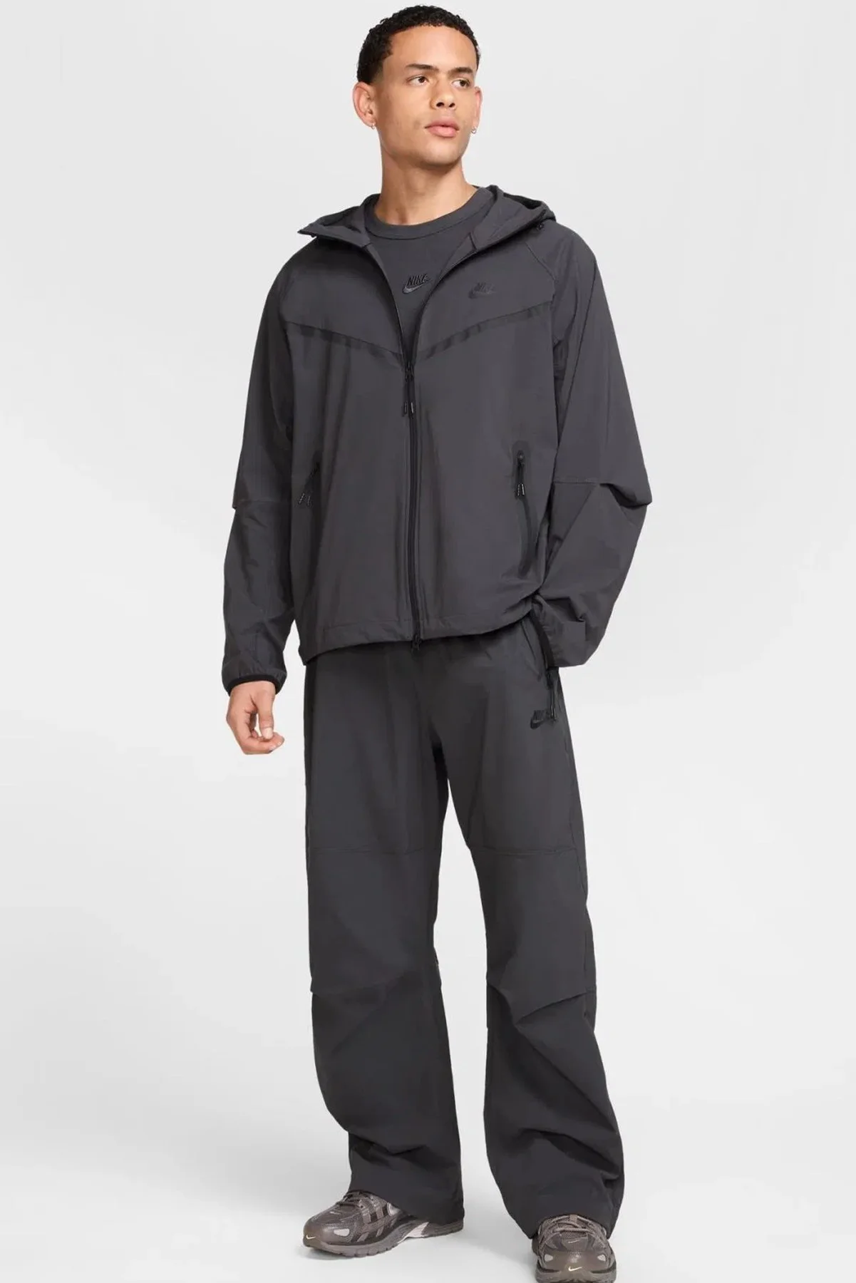 Nike Tech Woven Windrunner Full Zip Loose Fit Jacket Erkek Bol Kesim Dokuma Kapüşonlu Spor Ceket Antrasit Nike Tech Woven Windrunner Full Zip Loose Fit Jacket Erkek Bol Kesim Dokuma Kapüşonlu Spor Ceket Antrasit