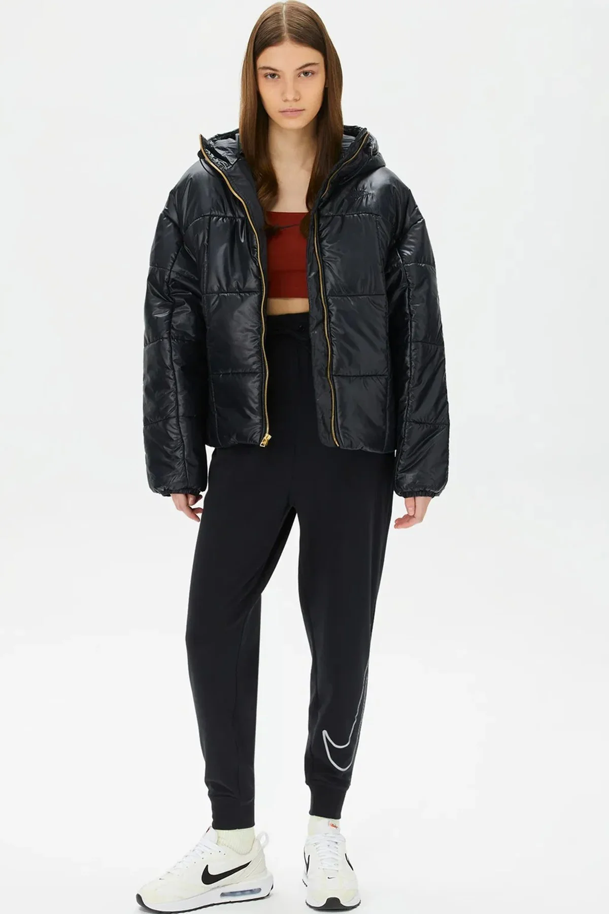 Nike Terma Fit Synthetic Fill Loose Fit Classic Puffer Shine Kadın Bol Kesim Şişme Mont Siyah Nike Terma Fit Synthetic Fill Loose Fit Classic Puffer Shine Kadın Bol Kesim Şişme Mont Siyah
