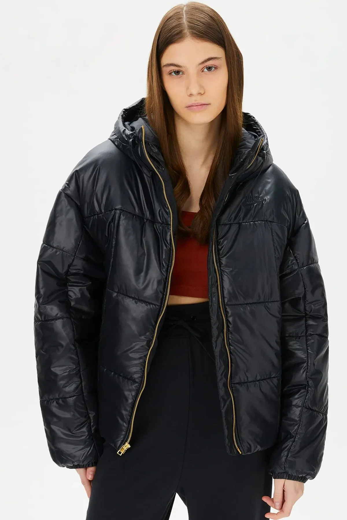 Nike Terma Fit Synthetic Fill Loose Fit Classic Puffer Shine Kadın Bol Kesim Şişme Mont Siyah Nike Terma Fit Synthetic Fill Loose Fit Classic Puffer Shine Kadın Bol Kesim Şişme Mont Siyah