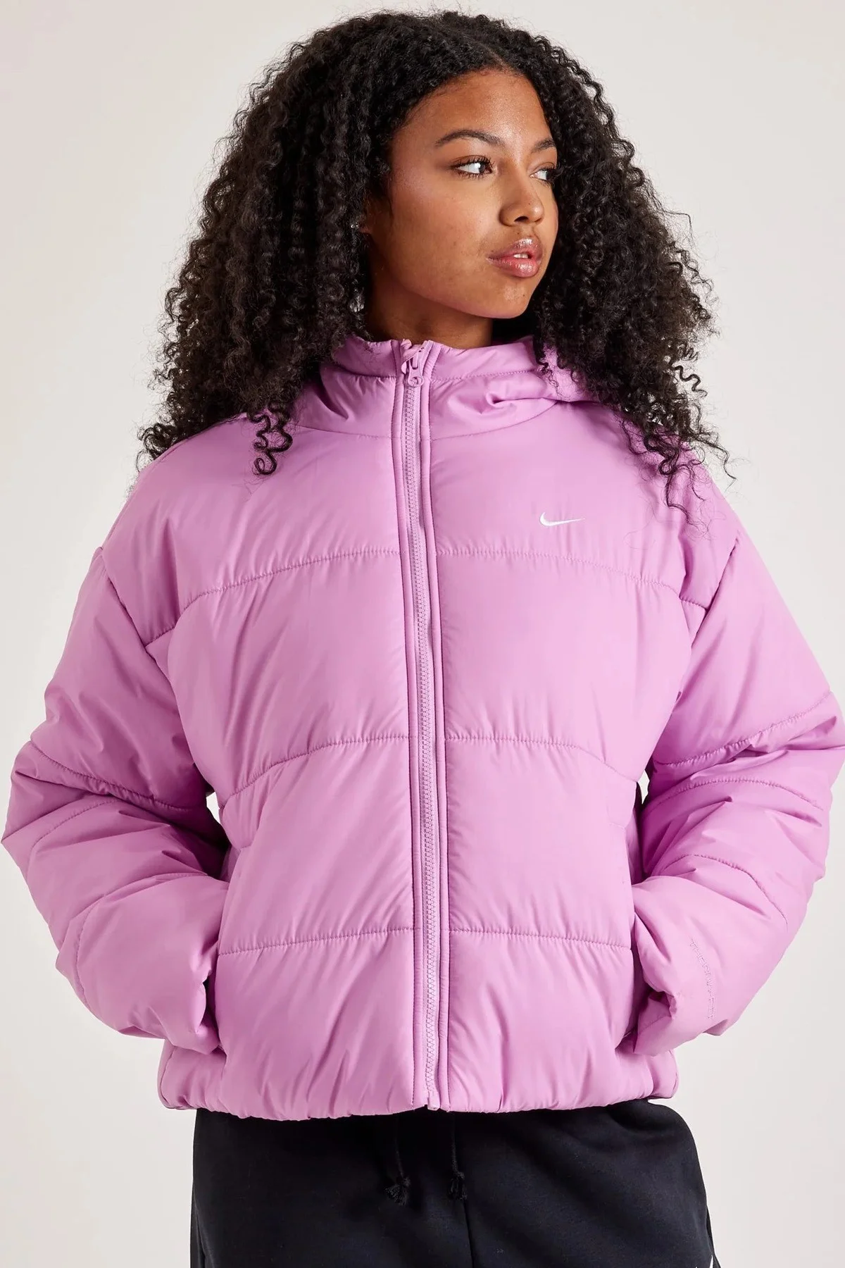 Nike Terma Fit Synthetic Fill Loose Fit Classic Puffer Jacket Kadın Kapüşonlu Bol Kesim Şişme Mont Pembe