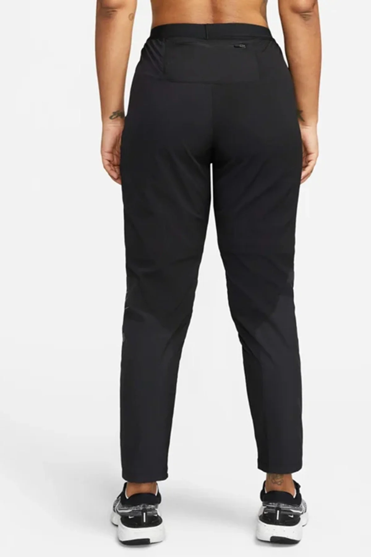 Nike Therma Fit Division Woven Womens Running Pant.Isı Düzenleyici Fermuar Cepli Kadın Koşu Eşofman Altı Siyah Nike Therma Fit Division Woven Womens Running Pant.Isı Düzenleyici Fermuar Cepli Kadın Koşu Eşofman Altı Siyah