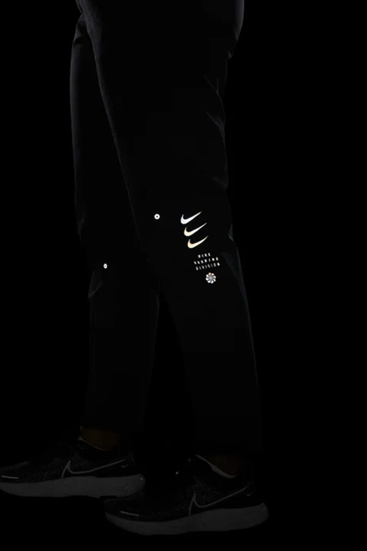 Nike Therma Fit Division Woven Womens Running Pant.Isı Düzenleyici Fermuar Cepli Kadın Koşu Eşofman Altı Siyah Nike Therma Fit Division Woven Womens Running Pant.Isı Düzenleyici Fermuar Cepli Kadın Koşu Eşofman Altı Siyah