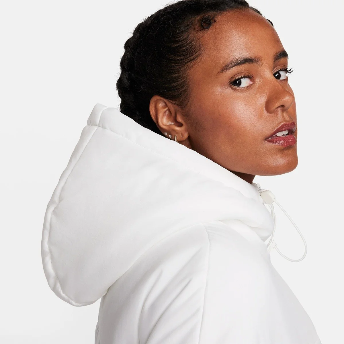Nike Therma Fit Loose Fit Classic Buffer Bol Kesim Kapüşonlu Kadın Şişme Mont Beyaz Nike Therma Fit Loose Fit Classic Buffer Bol Kesim Kapüşonlu Kadın Şişme Mont Beyaz Fiyatı, Yorumları ve Özellikleri