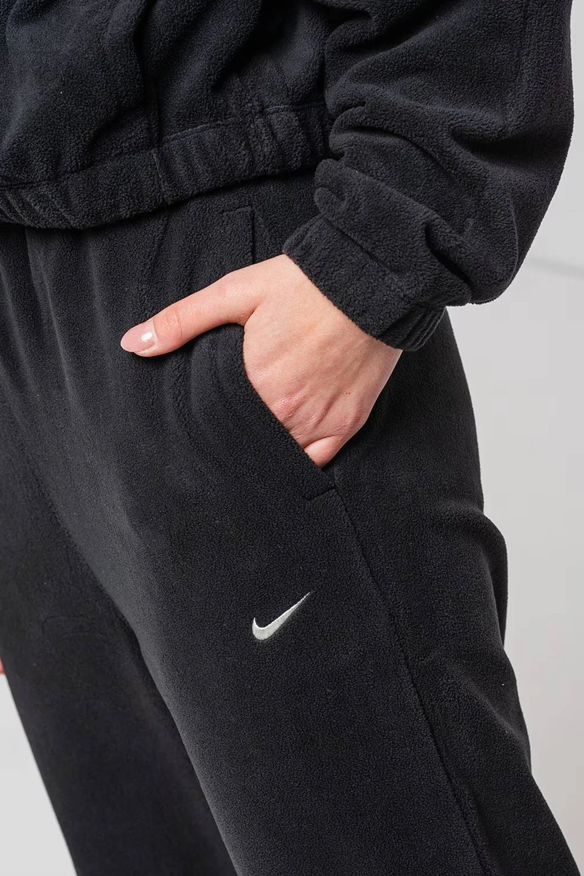 Nike Therma-FIT One Women's Loose Fleece Pants Kadın Bol Kesim Yüksek Bel Eşofman Altı Siyah Fiyatı, Yorumları ve Özellikleri