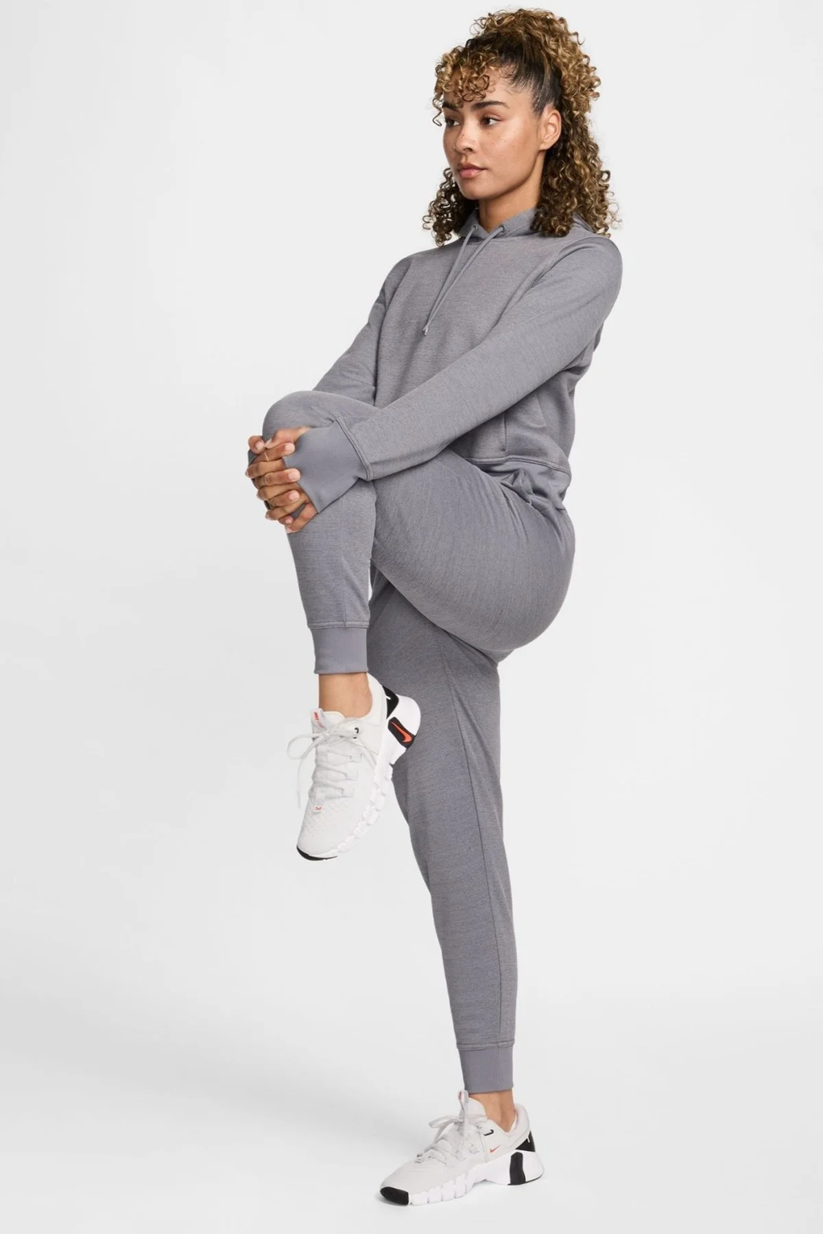 Nike Therma-FIT One Womens Jogger Training Pant.Reflektörlü Kadın Antreman Eşofman Altı Gri