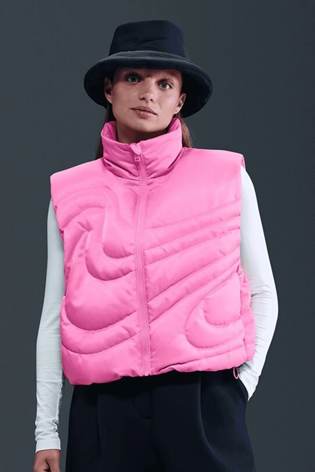 Nike Therma Fit Sportswear Swoosh Series Oversized Down West Oversize Kaz Tüyü Kadın Yelek Pembe Nike Therma Fit Sportswear Swoosh Series Oversized Down West Oversize Kaz Tüyü Kadın Yelek Pembe