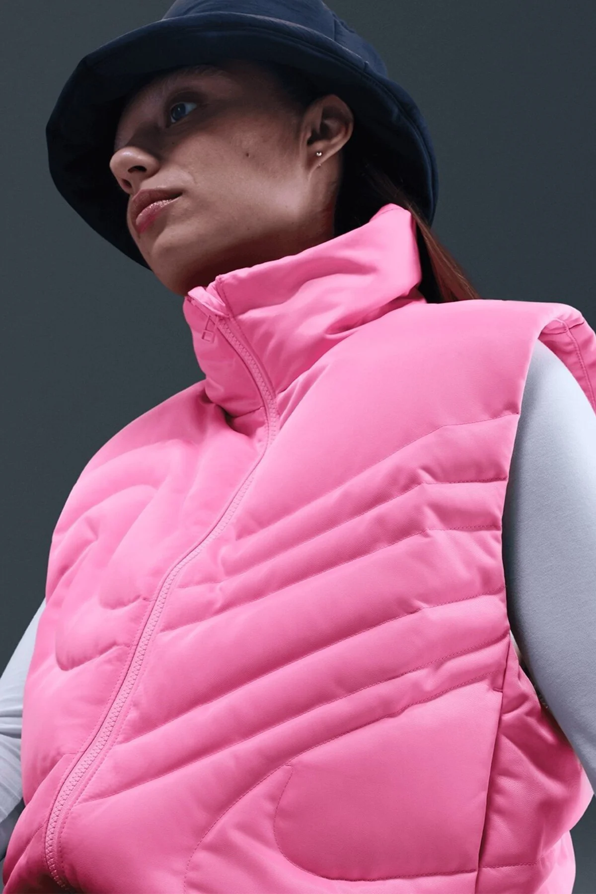 Nike Therma Fit Sportswear Swoosh Series Oversized Down West Oversize Kaz Tüyü Kadın Yelek Pembe Nike Therma Fit Sportswear Swoosh Series Oversized Down West Oversize Kaz Tüyü Kadın Yelek Pembe
