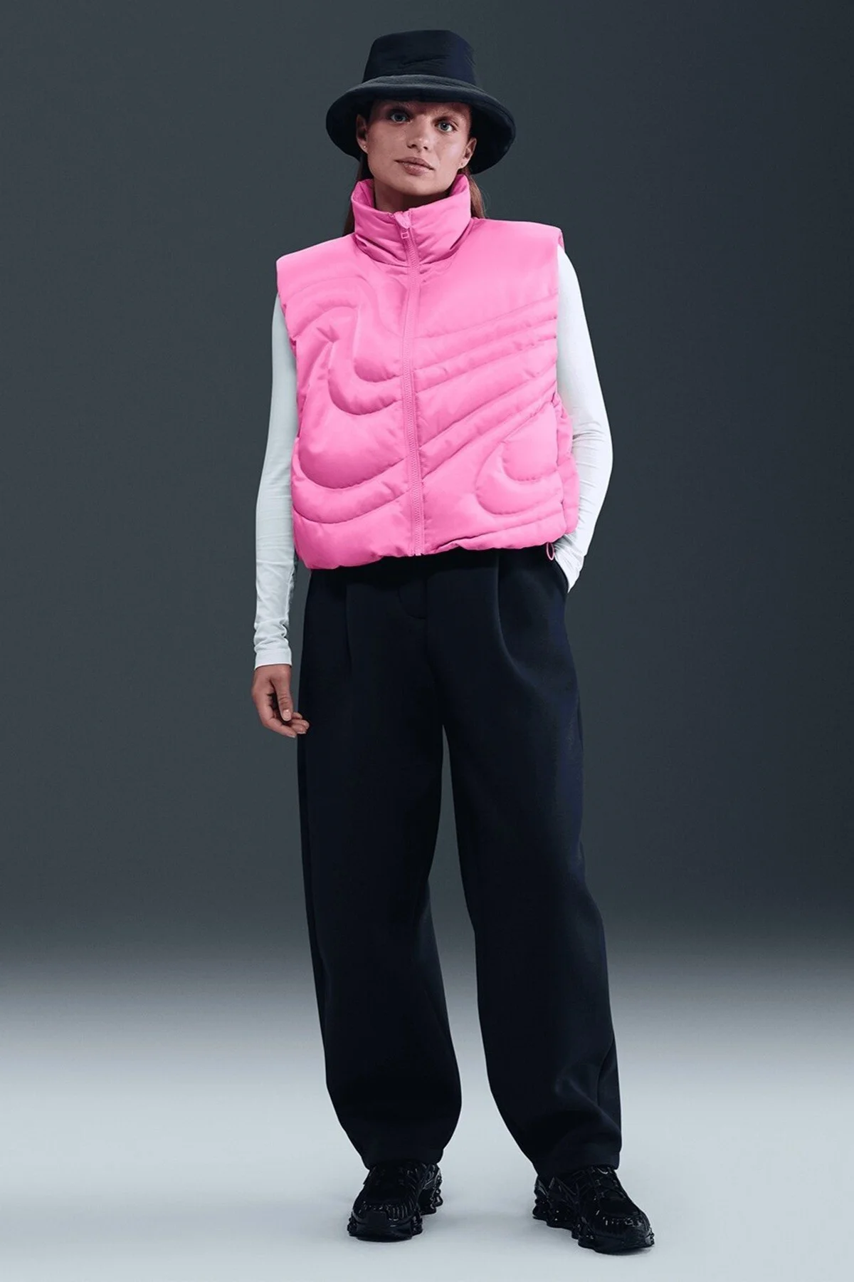 Nike Therma Fit Sportswear Swoosh Series Oversized Down West Oversize Kaz Tüyü Kadın Yelek Pembe Nike Therma Fit Sportswear Swoosh Series Oversized Down West Oversize Kaz Tüyü Kadın Yelek Pembe