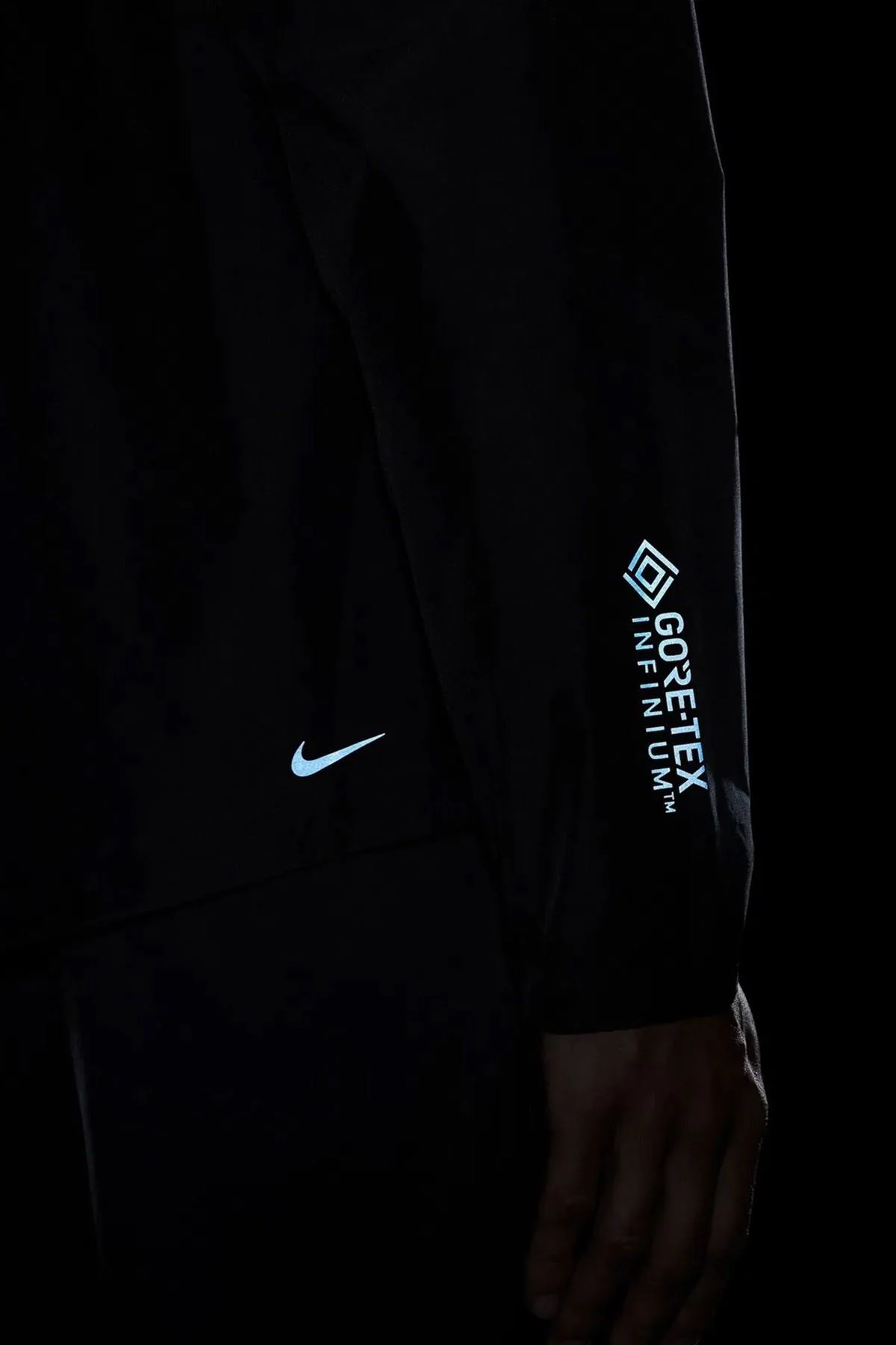Nike Trail Running Grotex Packable Hoodie Erkek Su Geçirmez Kapüşonlu Çantaya Dönüşebilen Reflektörlü Koşu Ceketi Siyah