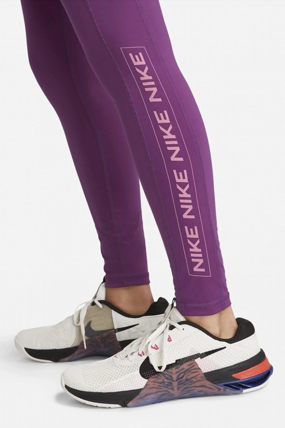 Nike Training Pro Dri Fit Grappic Mid Rise Leggings Purple Toparlaycı Kadın Antrenman Taytı Mor Fiyatı, Yorumları ve Özellikleri