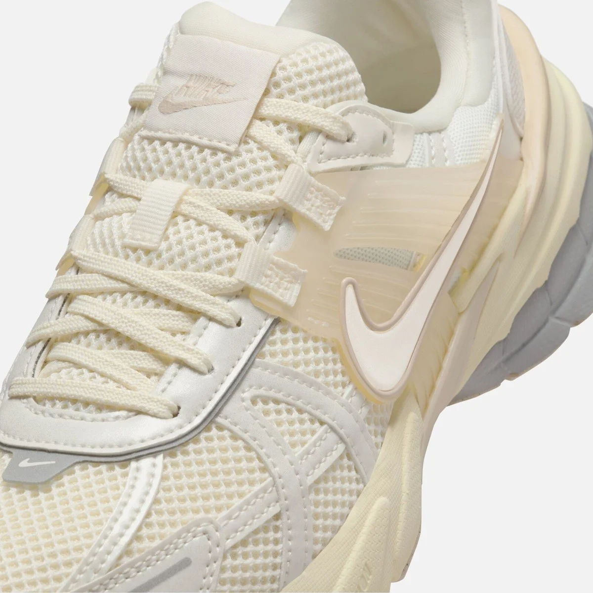 Nike V2K Run Womens Walking Shoes Kadın Yürüyüş Ayakkabısı Krem Nike V2K Run Womens Walking Shoes Kadın Yürüyüş Ayakkabısı Krem Fiyatı, Yorumları ve Özellikleri
