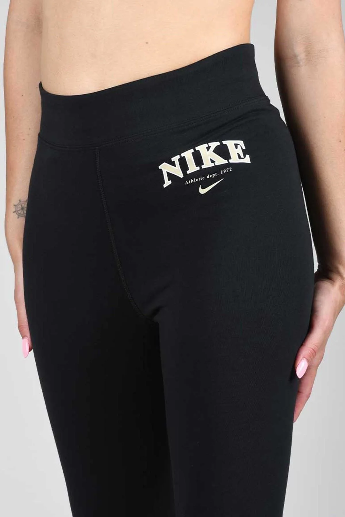 Nike Varsity Women's Leggings High Rise Yüksek Belli Pamuklu Kadın Tayt Siyah Nike Varsity Women's Leggings High Rise Yüksek Belli Pamuklu Kadın Tayt Siyah Fiyatı, Yorumları ve Özellikleri