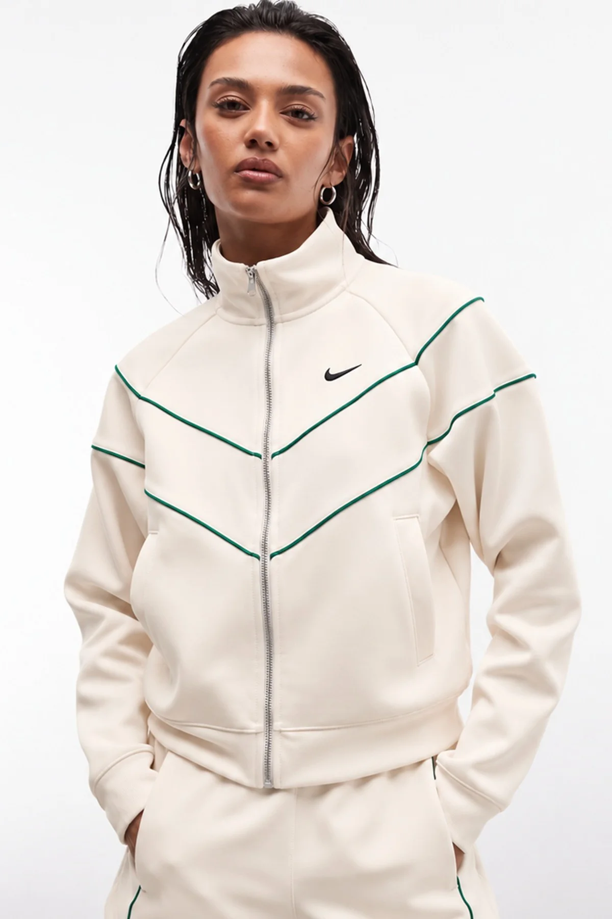 Nike Windrunner Piping Detail Track Full Zip Jacket Kadın Şerit Detaylı Spor Ceket Krem Nike Windrunner Piping Detail Track Full Zip Jacket Kadın Şerit Detaylı Spor Ceket Krem