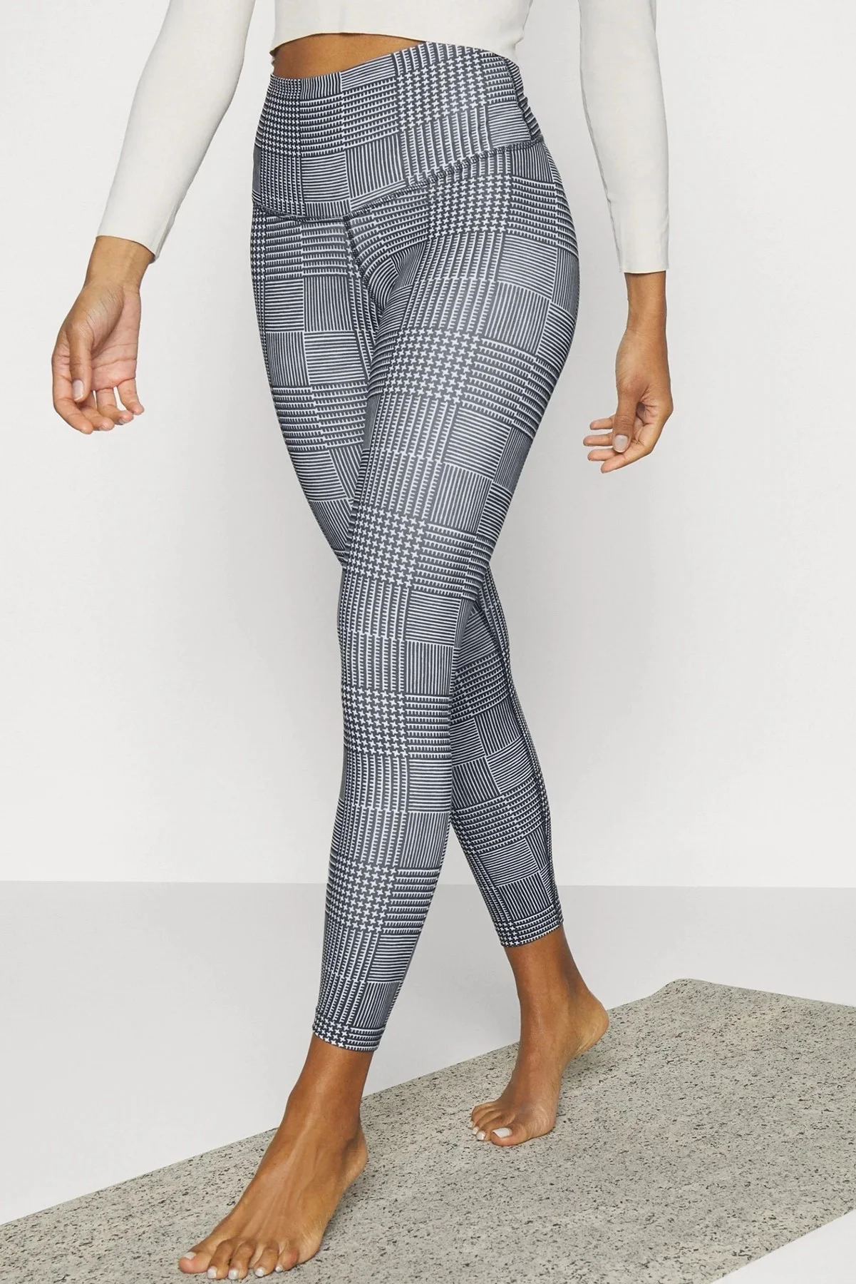 Nike Yoga High Rise 7/8 Length Tight Kadın Nakış Swooshlu İç Yan Cepli Yüksek Bel Tayt Beyaz Siyah Fiyatı, Yorumları ve Özellikleri