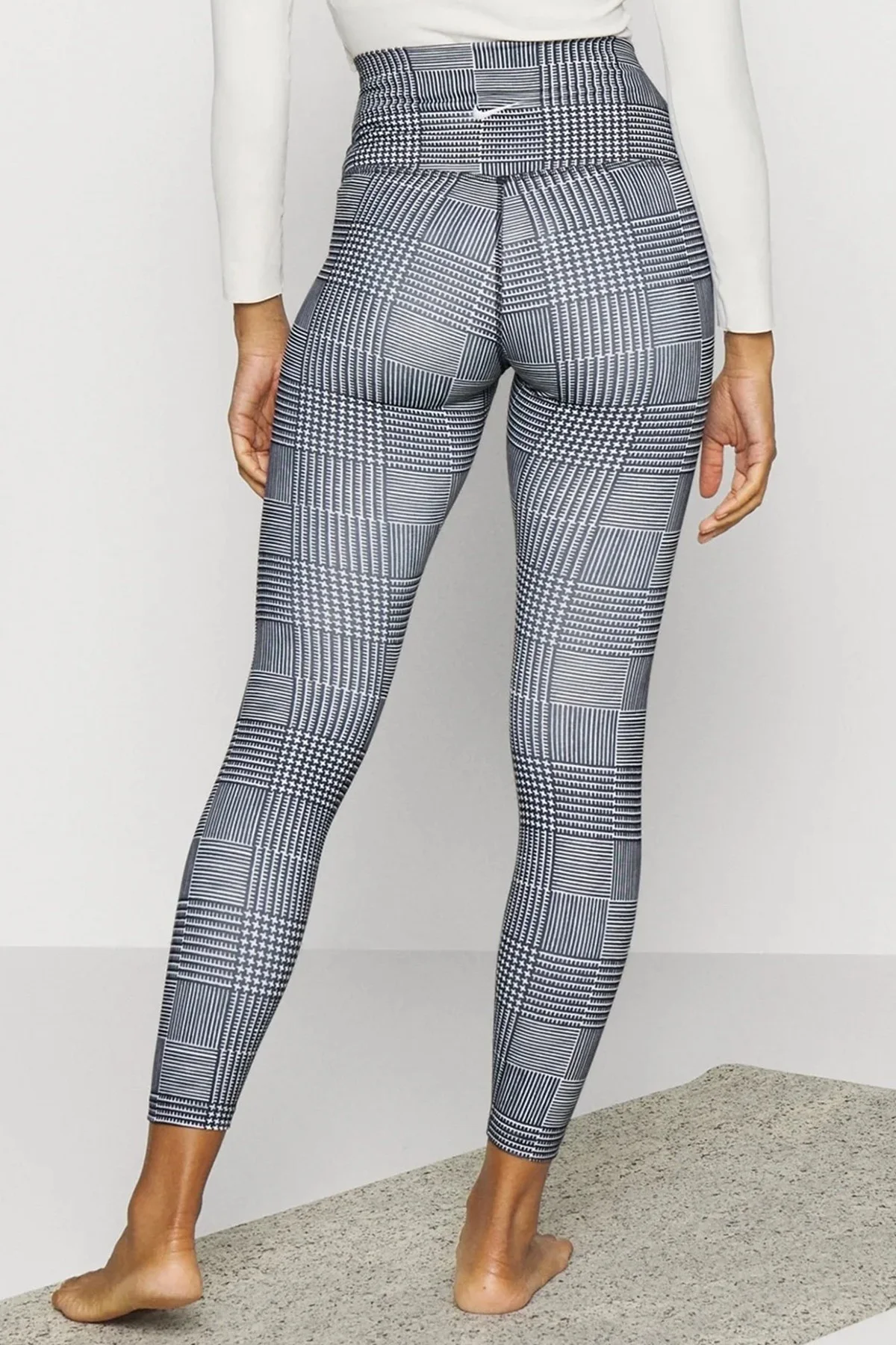 Nike Yoga High Rise 7/8 Length Tight Kadın Nakış Swooshlu İç Yan Cepli Yüksek Bel Tayt Beyaz Siyah Fiyatı, Yorumları ve Özellikleri