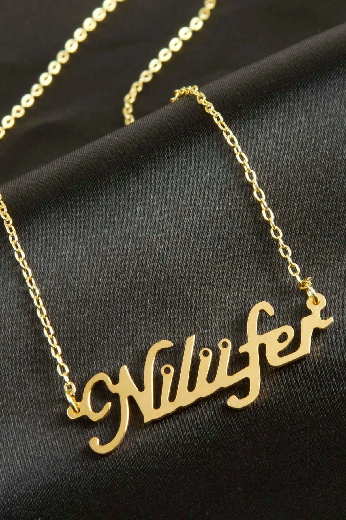 Nilüfer İsimli Kolye (Kişiye Özel) Nilüfer İsimli Kolye (Kişiye Özel)